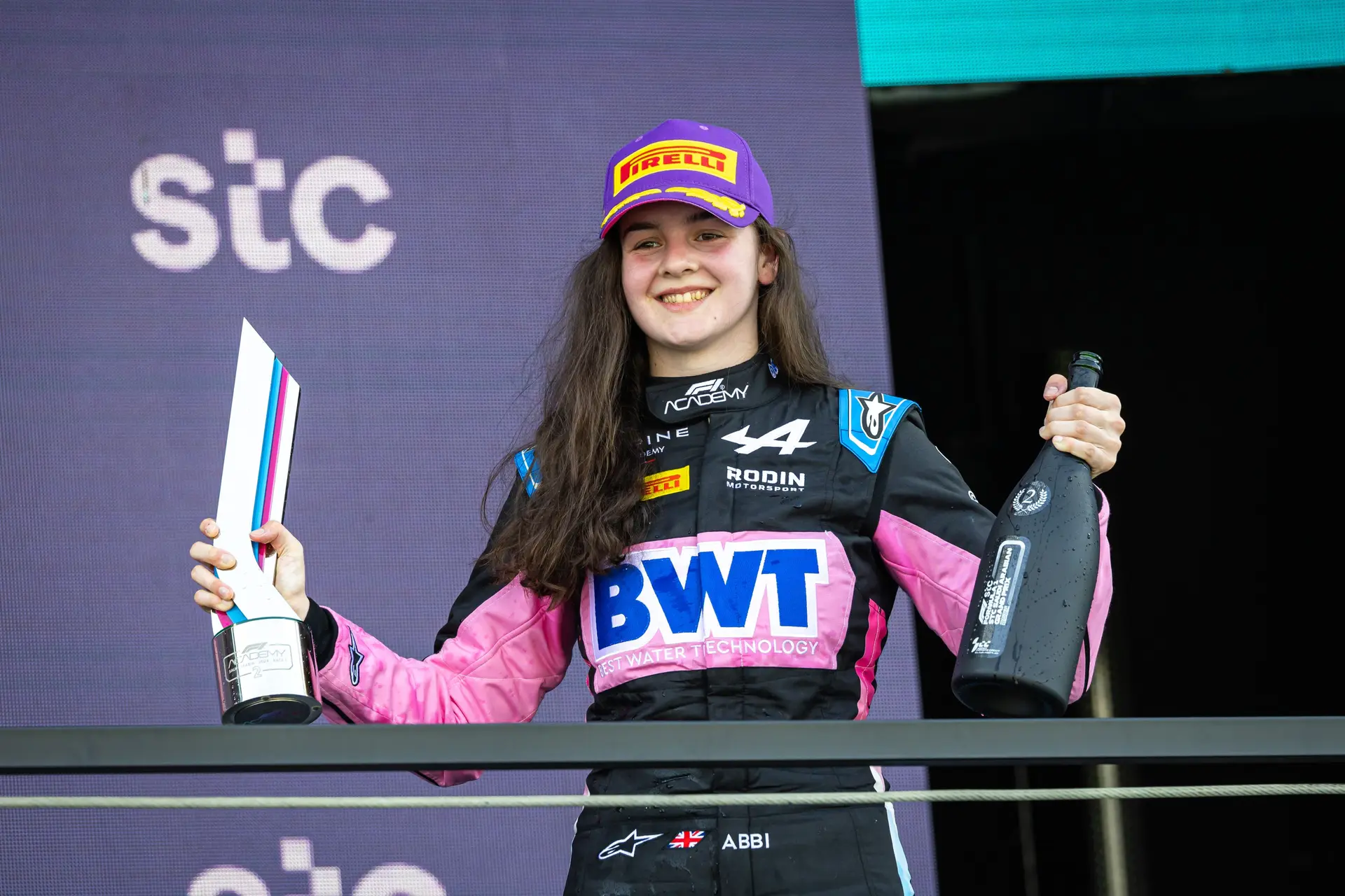 F1 Academy-coureur met kritische opmerkingen: 'Verstappen had geen gelijk'