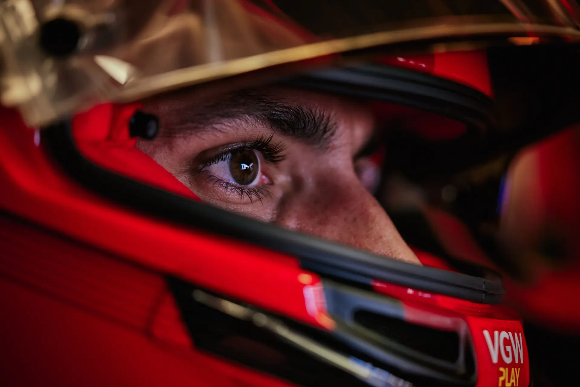 Sainz lijkt een luxeprobleem te hebben, maar Verstappen heeft de controle