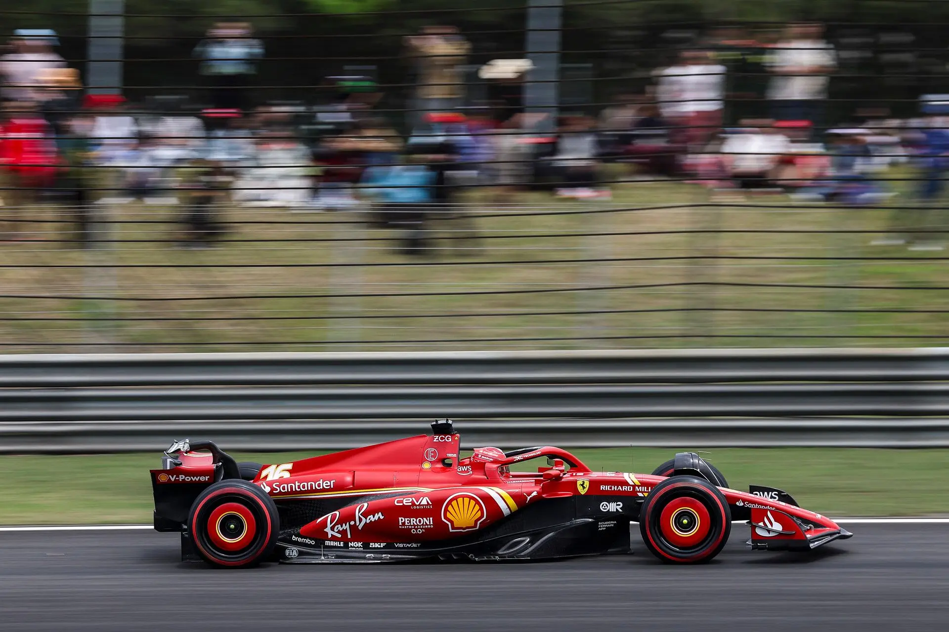 Sainz is blij dat hij niet hetzelfde lot onderging als Leclerc: 'Ik heb geluk gehad'