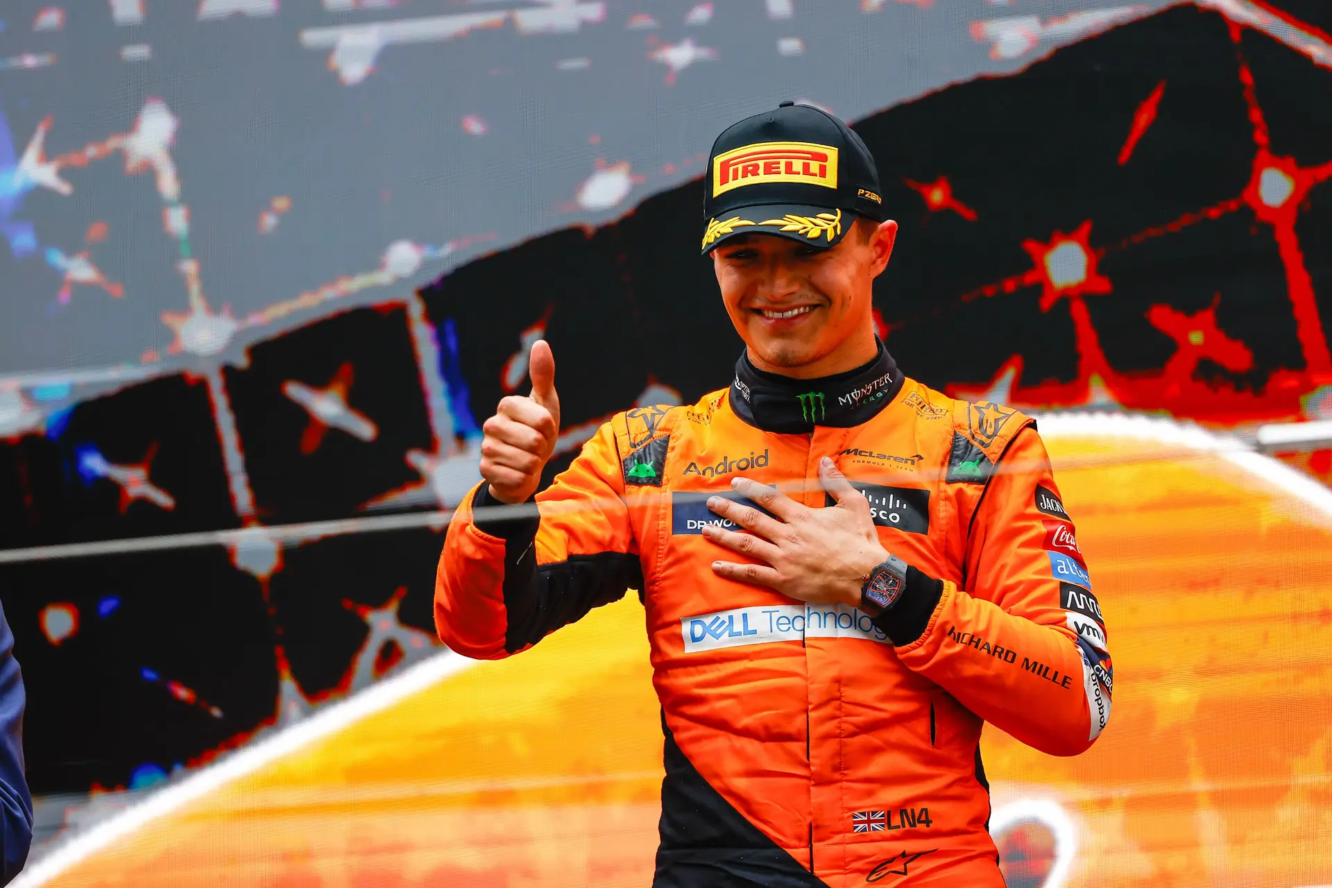Dolblije Norris moest van ver komen: 'Moest weer een zware crash vermijden'