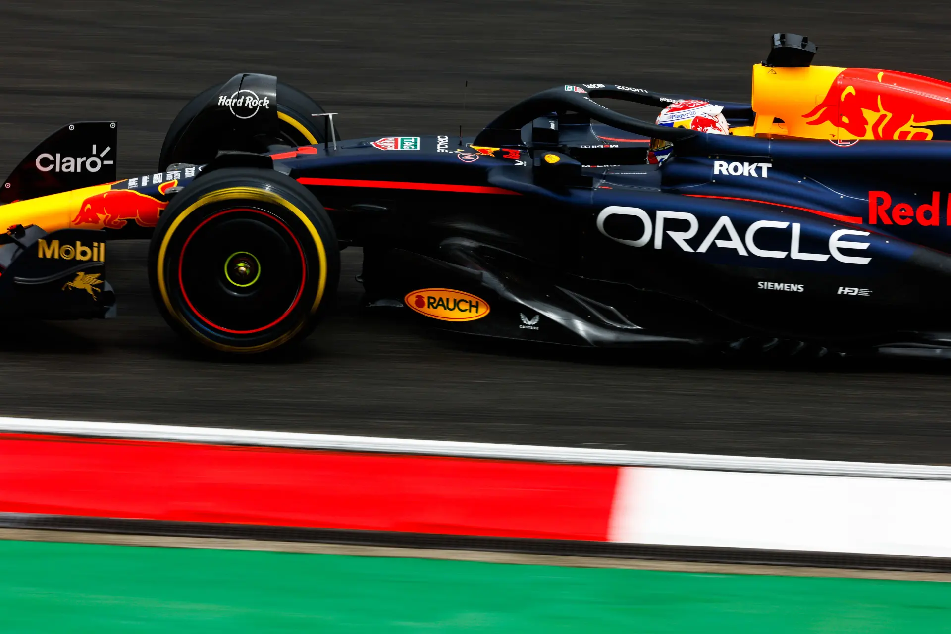 Haperende motor speelt Verstappen parten: 'Je zag het zelfs op de rechte stukken'
