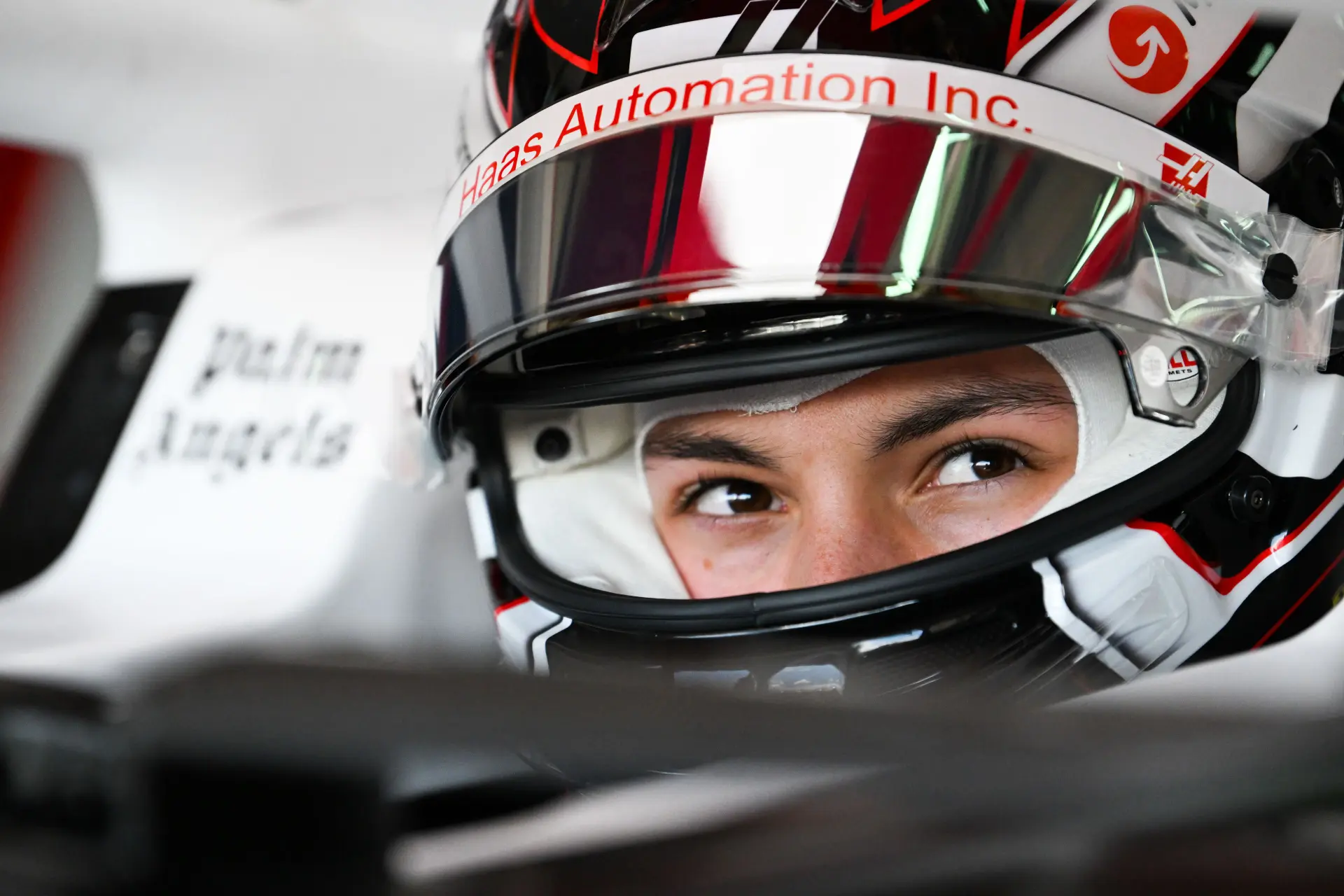 Bearman blikt terug op eerste volledige F1-dag: 'Beste sessie van mijn leven'
