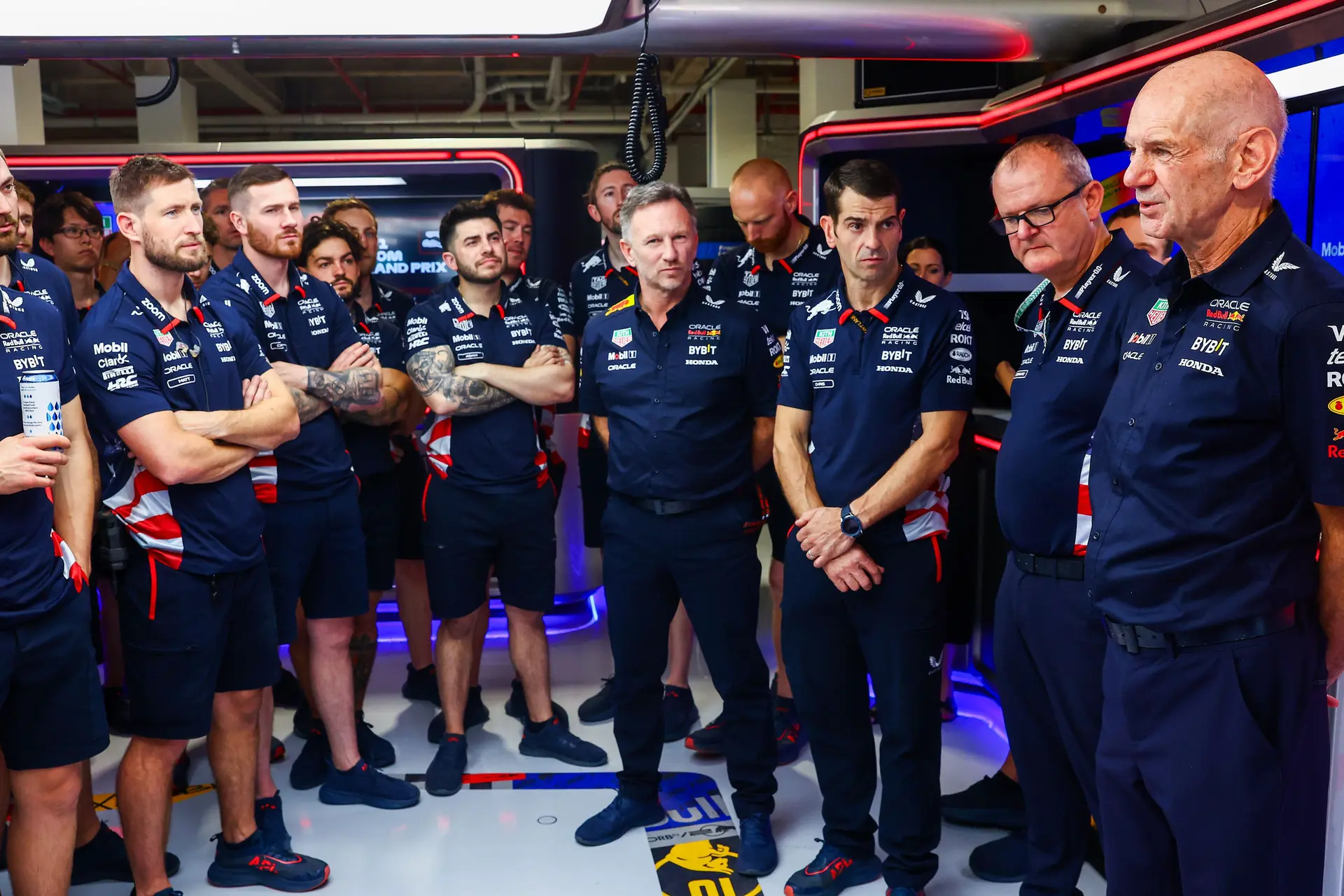 Oud-Red Bull-coureurs bewieroken Newey: 'Buitengewoon getalenteerde, bescheiden man'