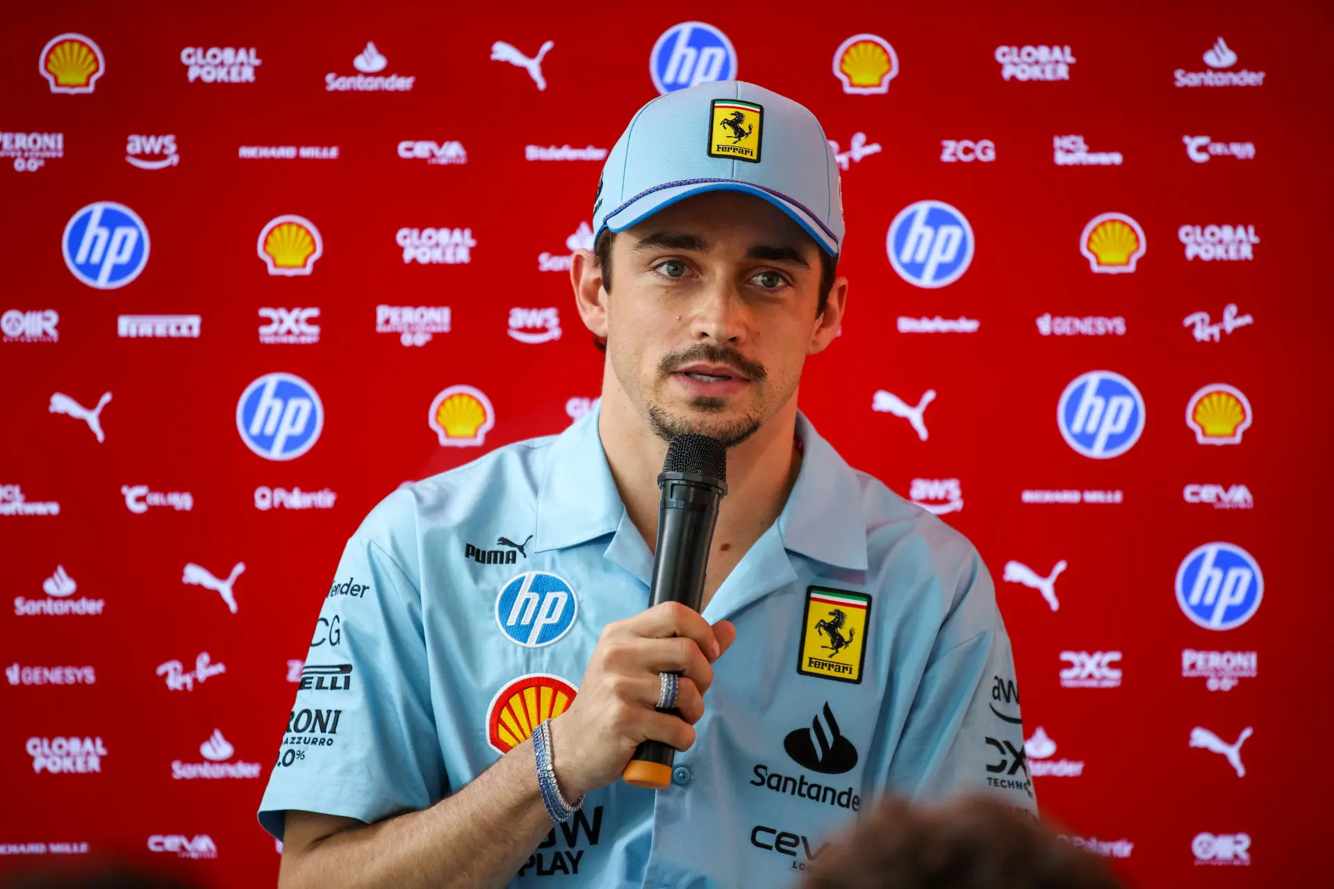 Leclerc tevreden met optreden van Ferrari: 'Zou fijn zijn als het weekend zo doorgaat'