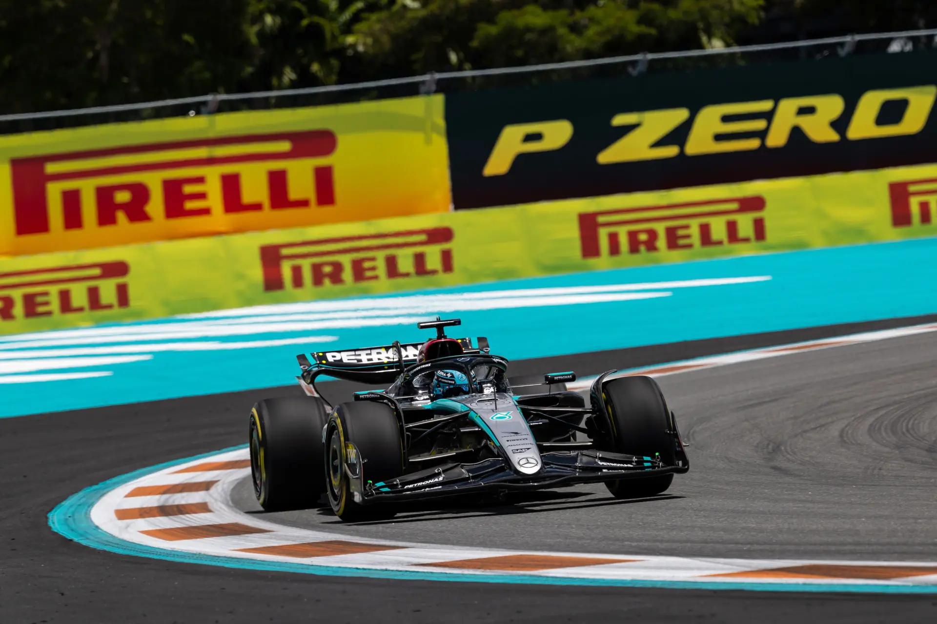 Russell denkt wel te weten waar Mercedes-problemen vandaan komen: 'De stopwatch liegt niet'