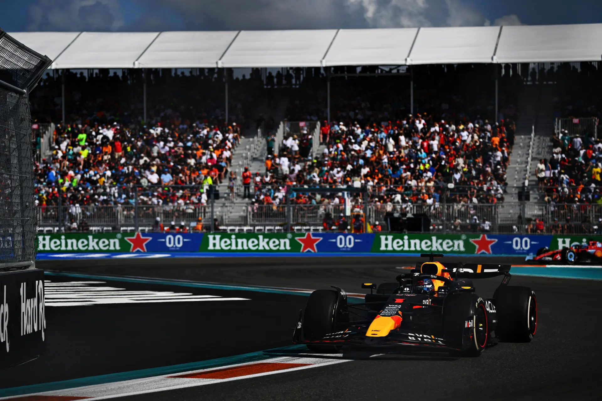 Marko hield zijn hart vast: 'Was rampzalig geweest als Pérez Verstappen had geraakt'