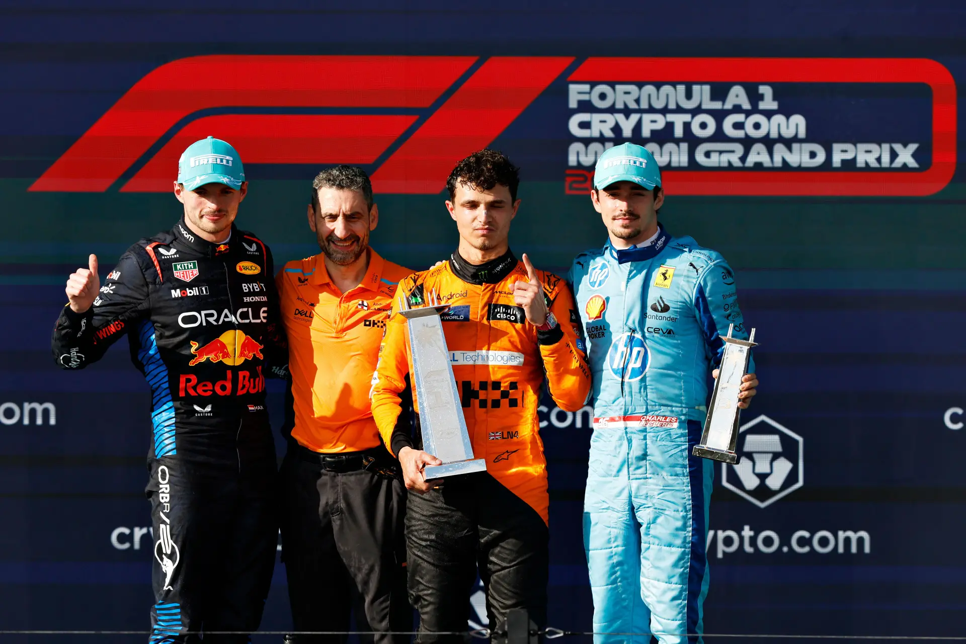Buitenlandse media over nederlaag Verstappen: 'Hij ontzegde Newey zijn afscheidspodium'