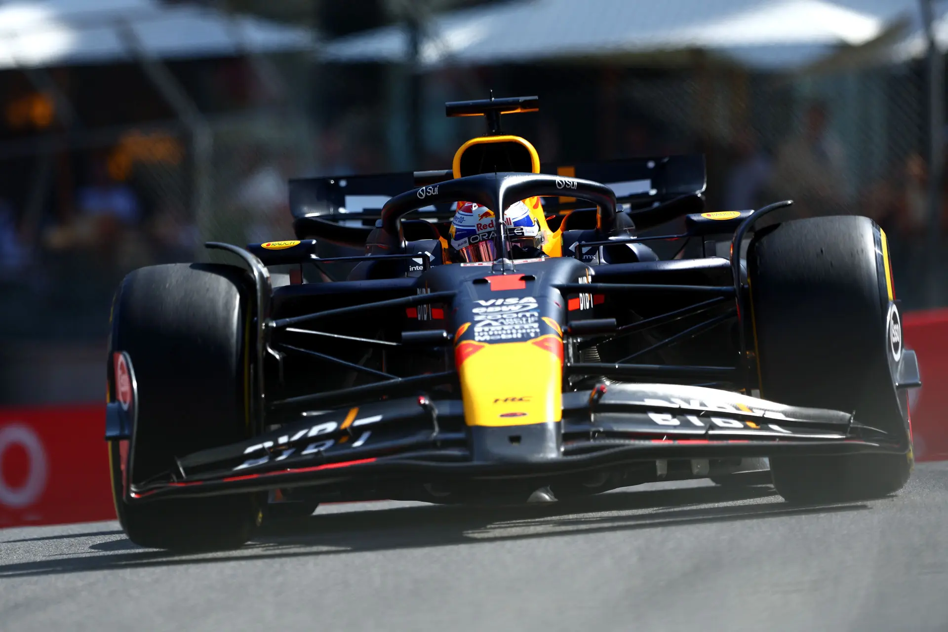 Verstappen kritisch op 2026-regels: 'Straks moeten we ook met bananenschillen gooien!'