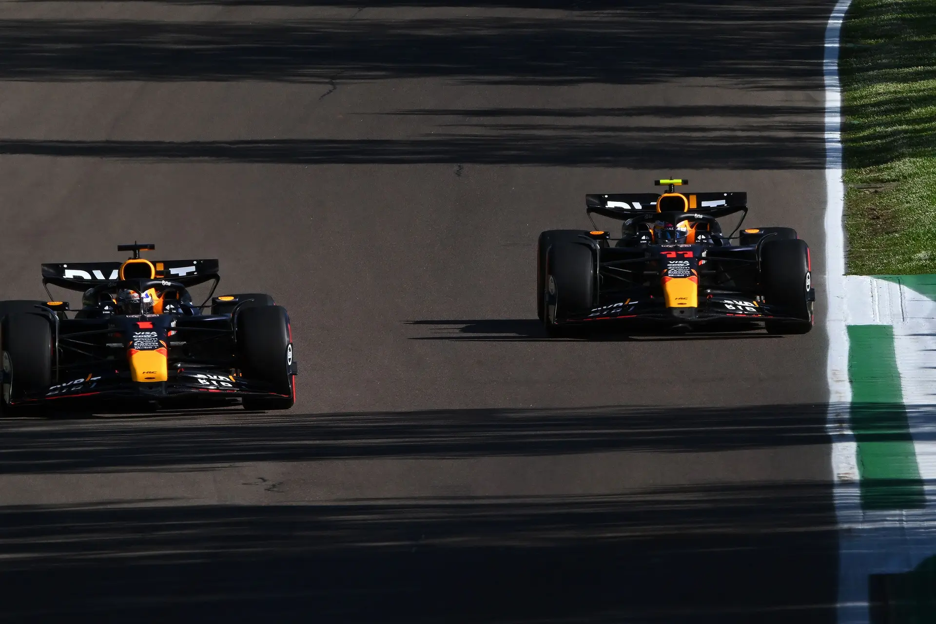 Kwalificatieduels | Verstappen onaantastbaar, Pérez geeft het kwalificatiepunt makkelijk weg