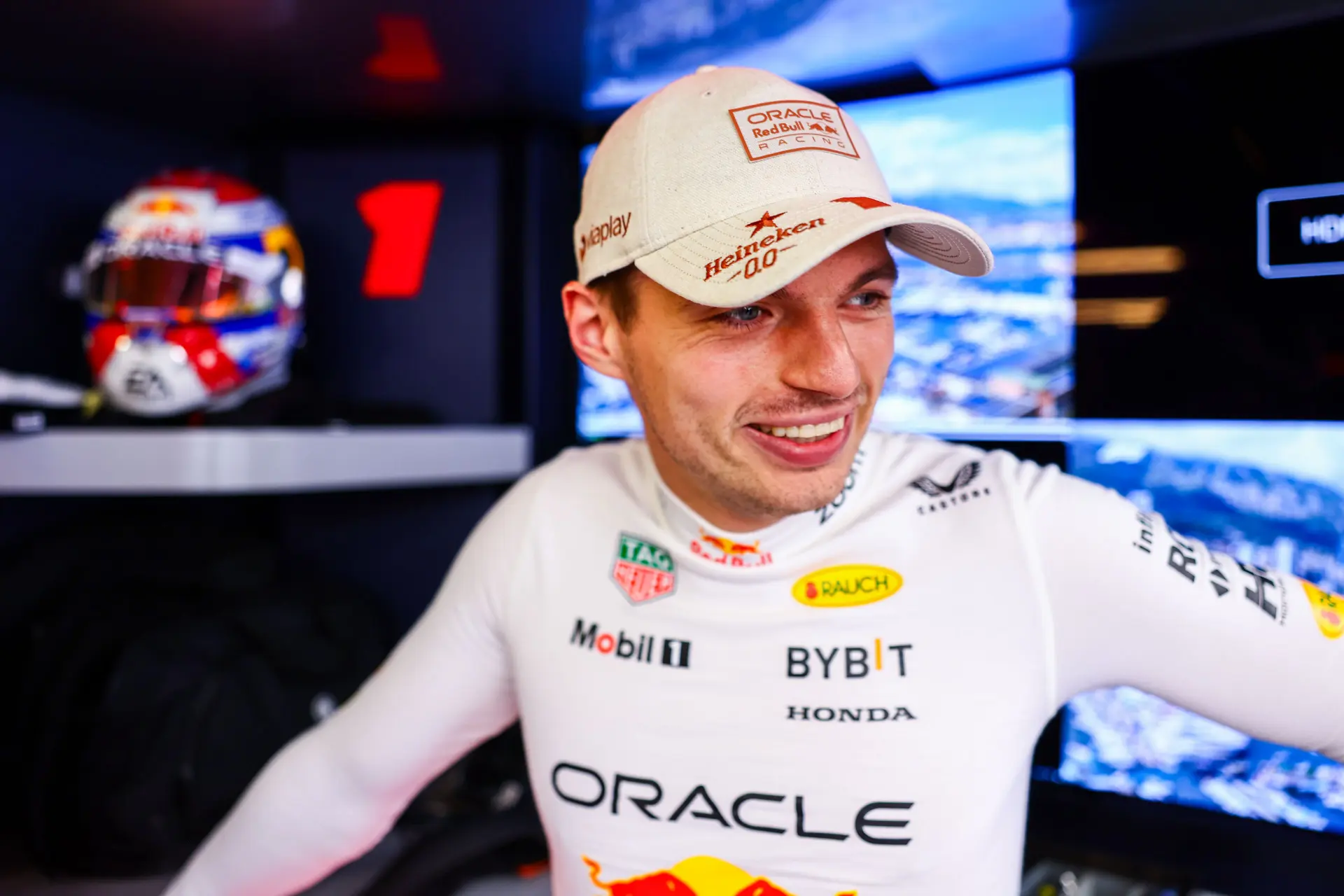 Verstappen heeft eigen inhaalactie in Imola teruggekeken: 'Ik moest wel even lachen in bocht 3'