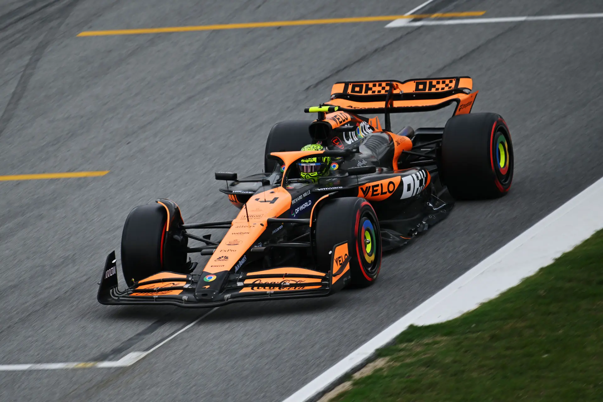 Norris op pole, maar met Verstappen in klasse apart bij convergerende grid