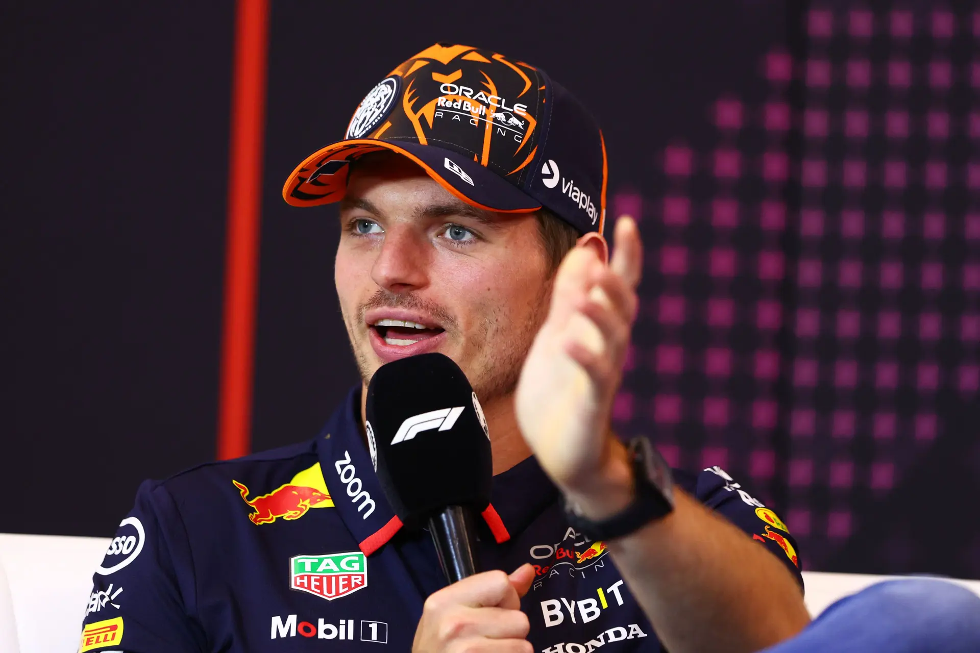 Verstappen niet eens met Horner: 'Als we dit normaal vinden, worden we ingehaald'