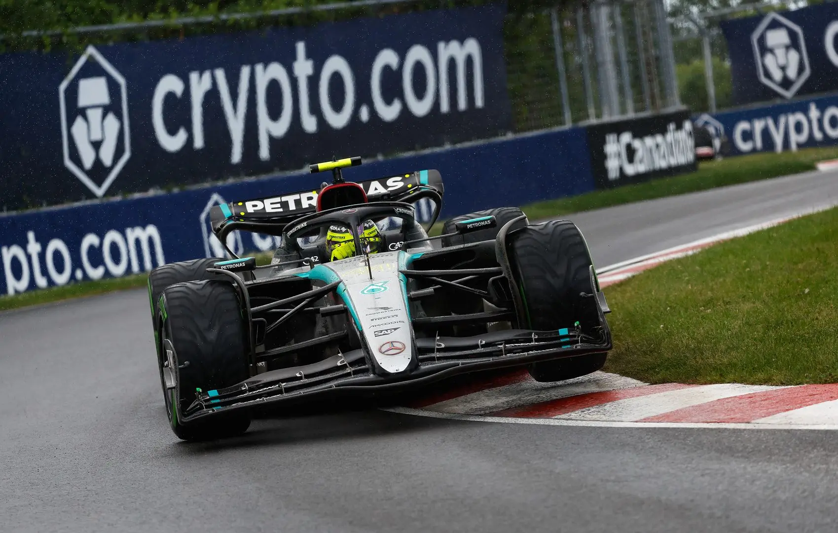 'Red Bull verzoekt FIA voorvleugel van Mercedes te controleren, vanaf Imola al verhitte discussies'