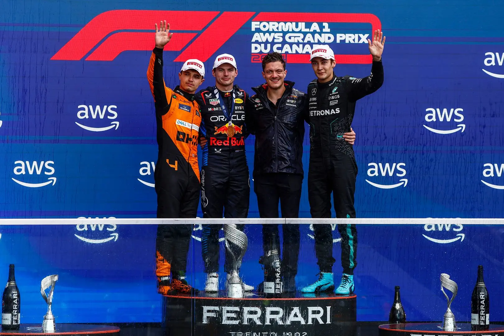 Verstappen onderbreekt interviewer: 'Zij hebben ook twee auto's'
