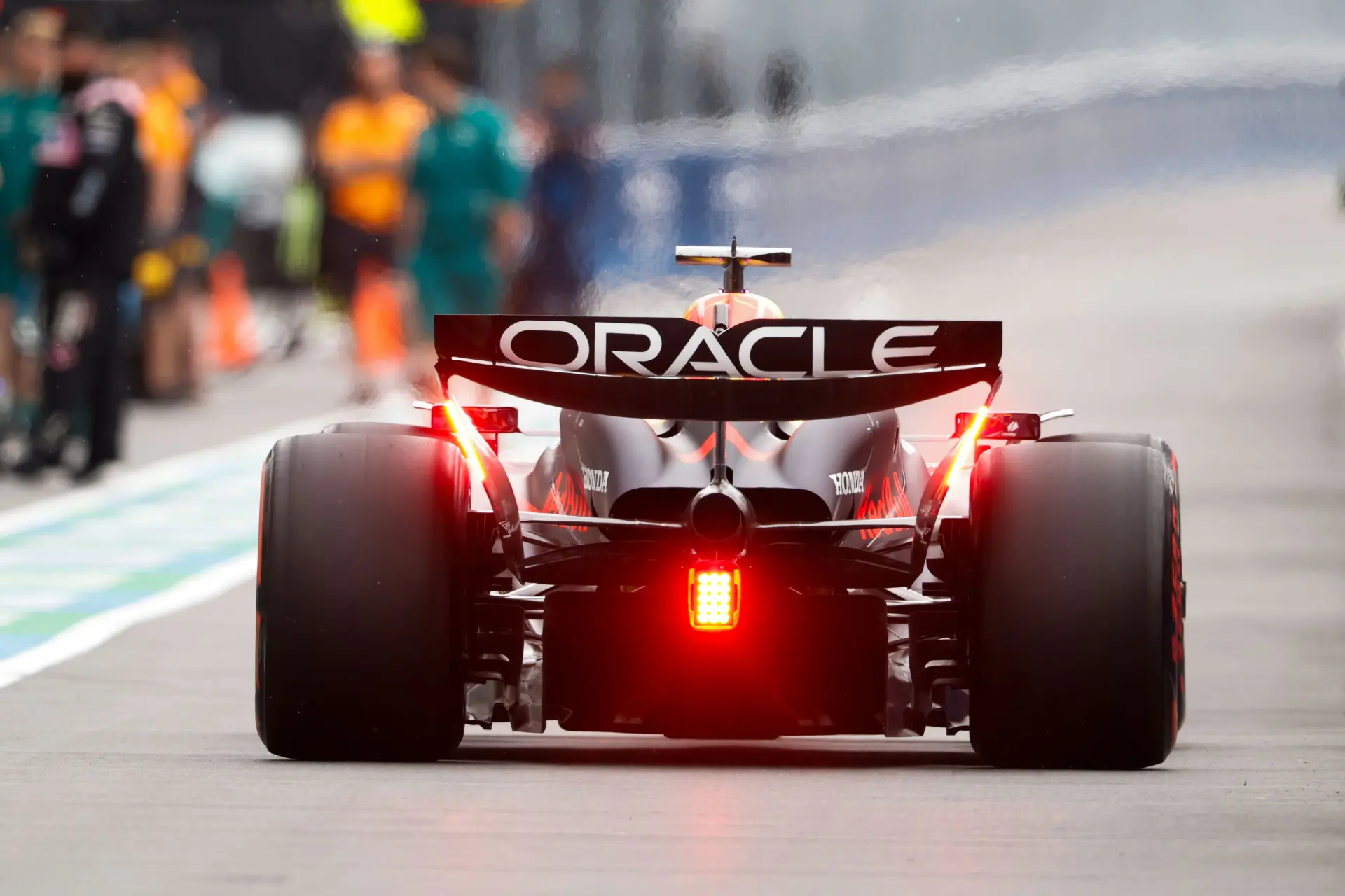 Albers vindt dat de FIA Red Bull een makkelijk doelwit maakt: 'Absolute onzin!'