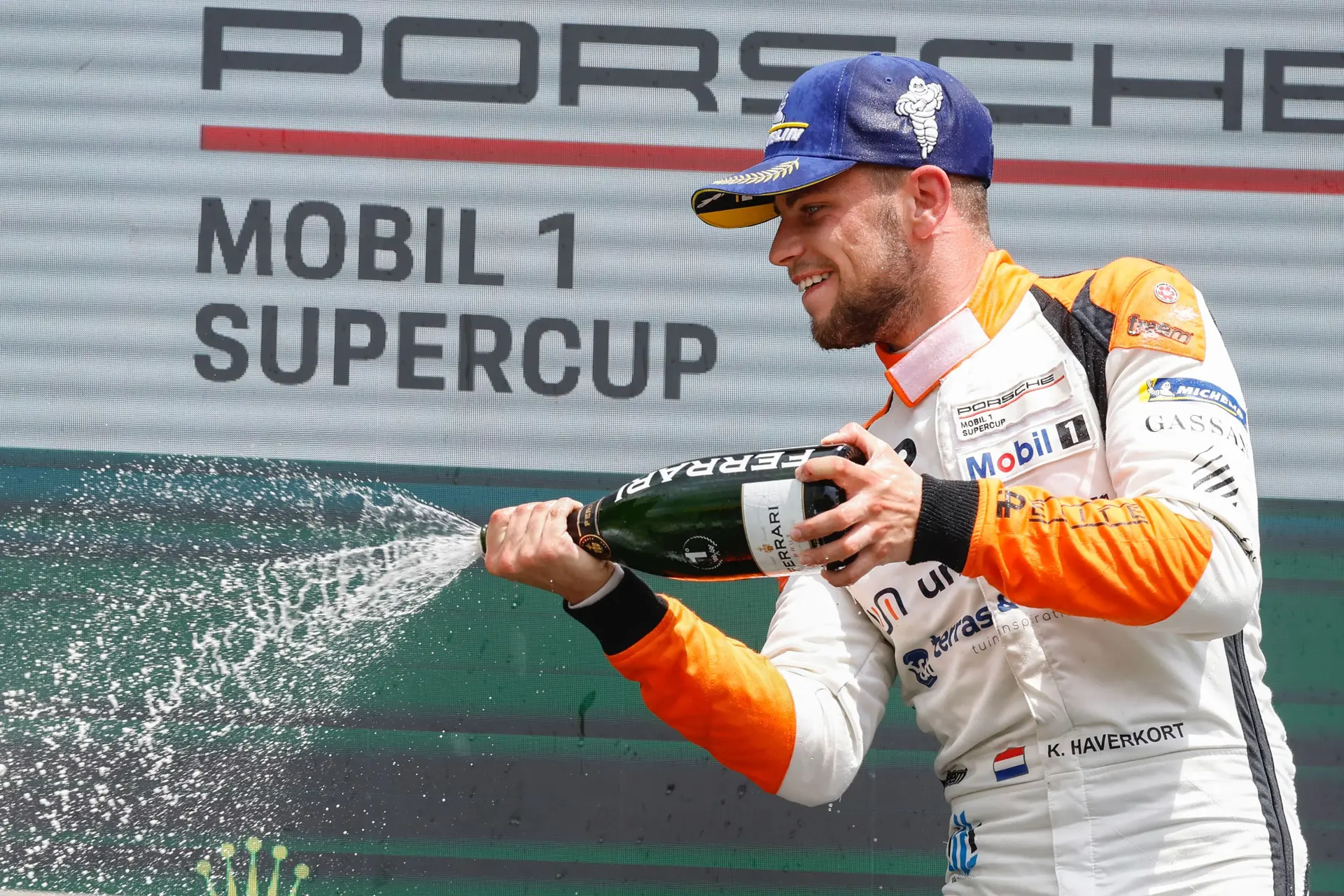 Porsche Supercup GP Hongarije | King foutloos naar de zege, De Haan vecht het uit met Ten Voorde