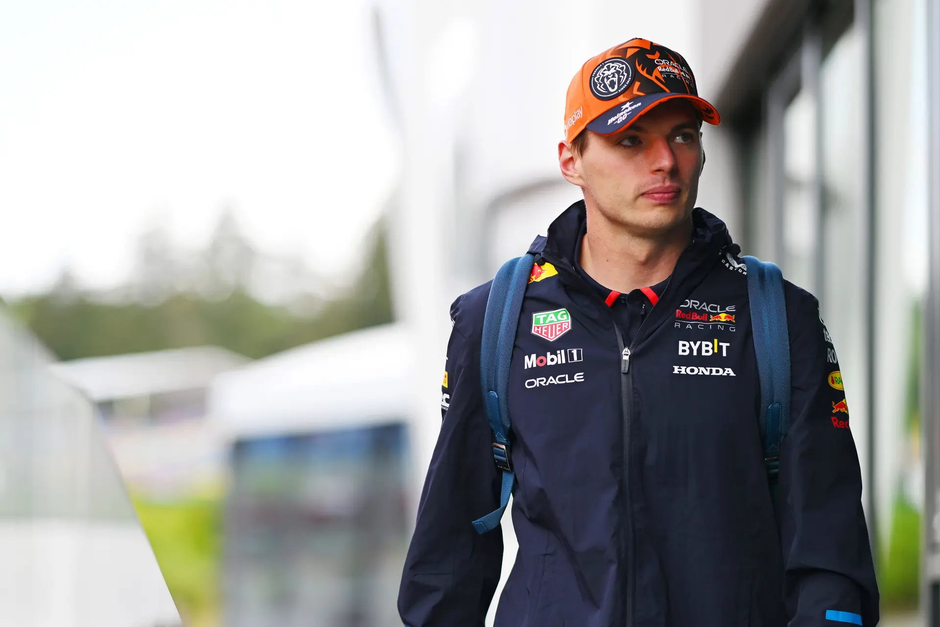 Geen intentie van Verstappen om te vertrekken bij Red Bull: 'Tenzij er nog meer chaos ontstaat'