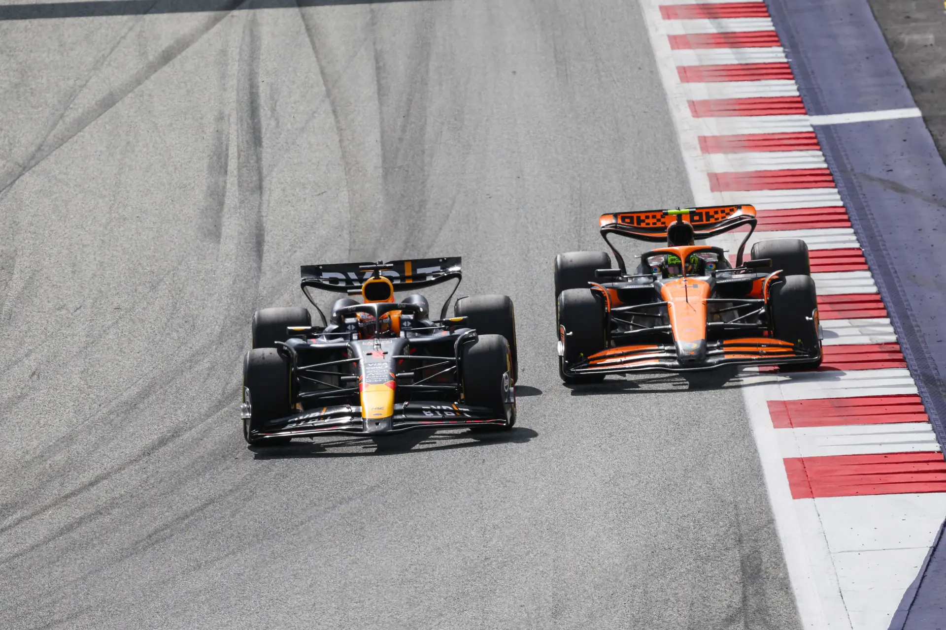 F1-analist corrigeert zijn collega: 'Geen fout, maar een berekende actie van Verstappen'