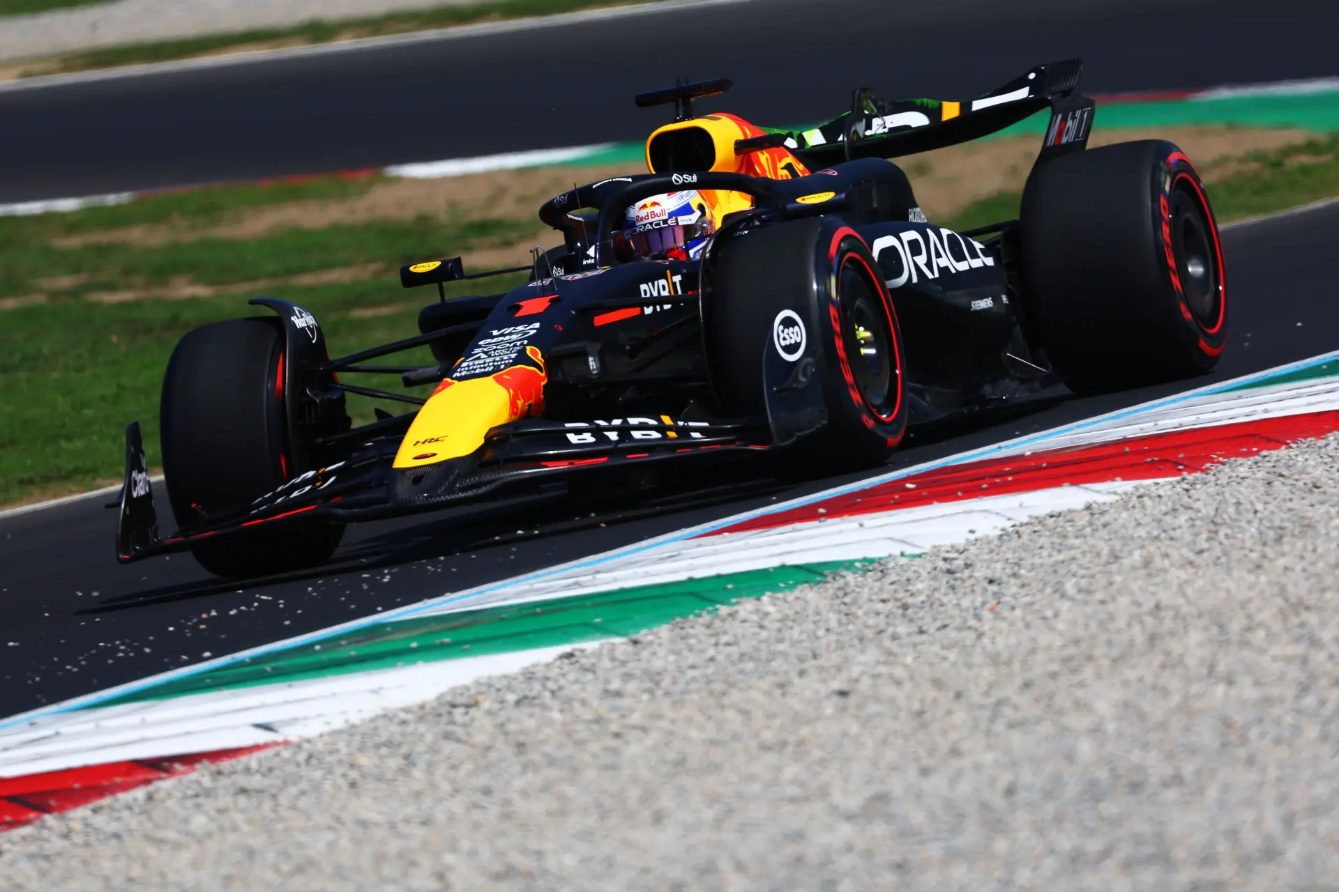 Verslag VT1 | Verstappen verrast na moeizame start met snelste tijd, Antonelli met valse start