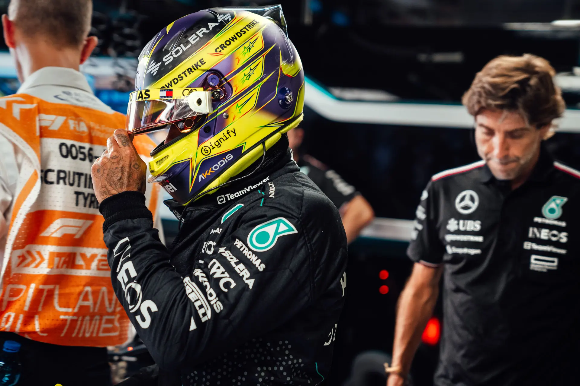 Hamilton denkt dat zijn tijd bij Mercedes geen waardig einde krijgt: 'Ga er met lage verwachtingen heen'