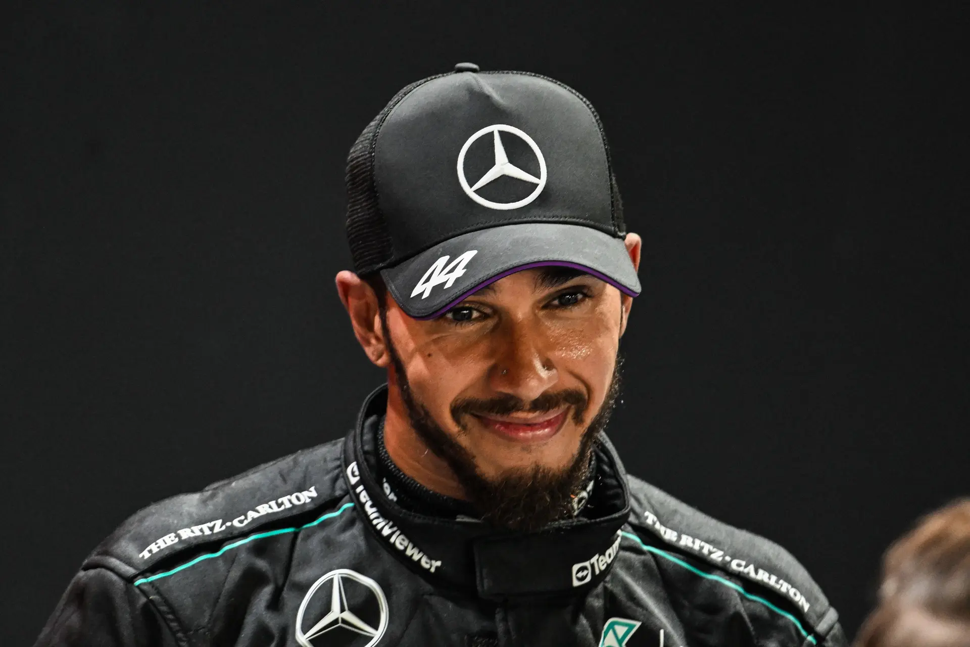 Hamilton zinspeelt op vroegtijdig afscheid bij Mercedes: 'Als dit de laatste keer was, bedankt!'
