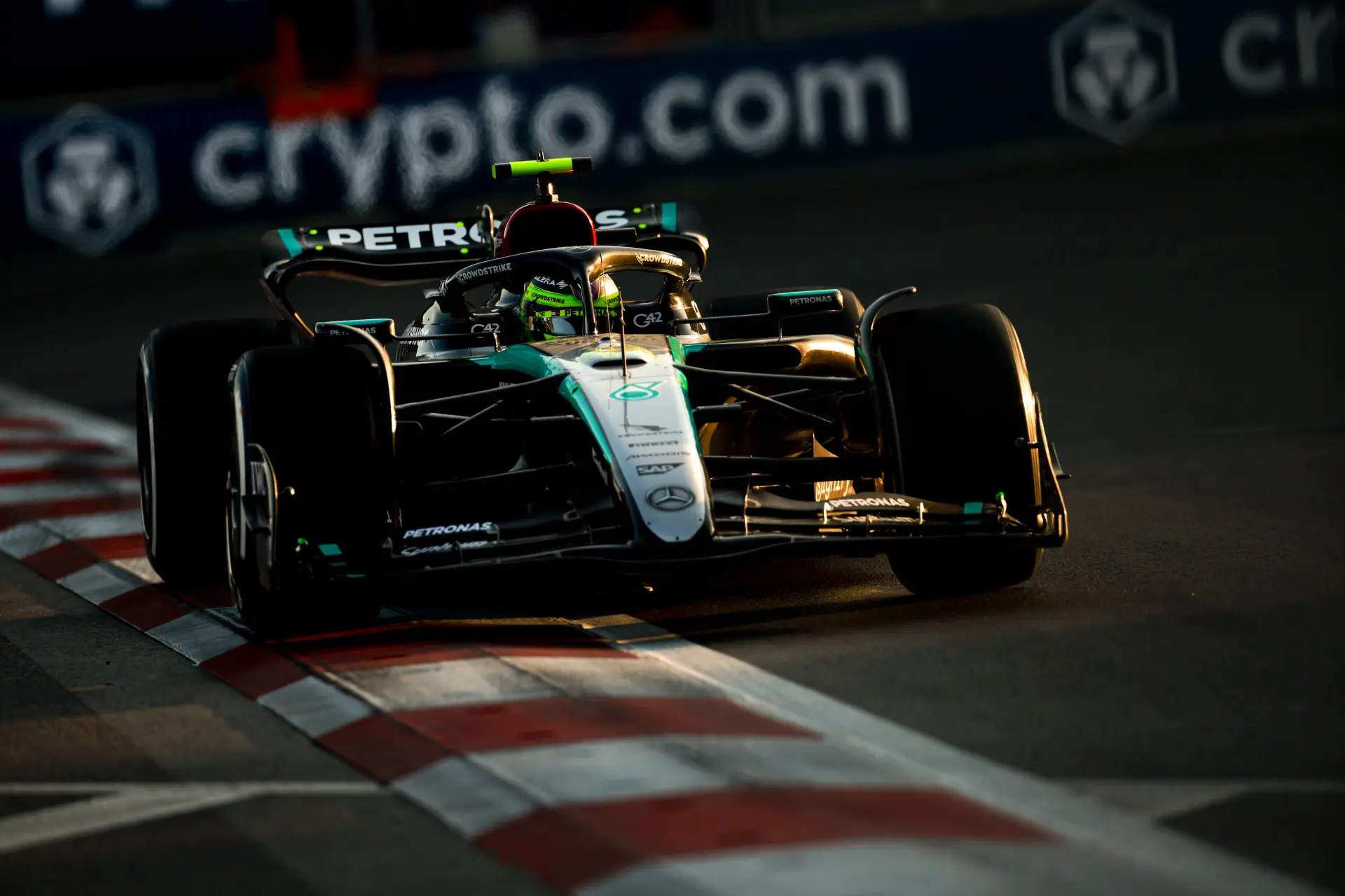 Wolff schat de verhoudingen in de race in: 'Verstappen reed met weinig vermogen'