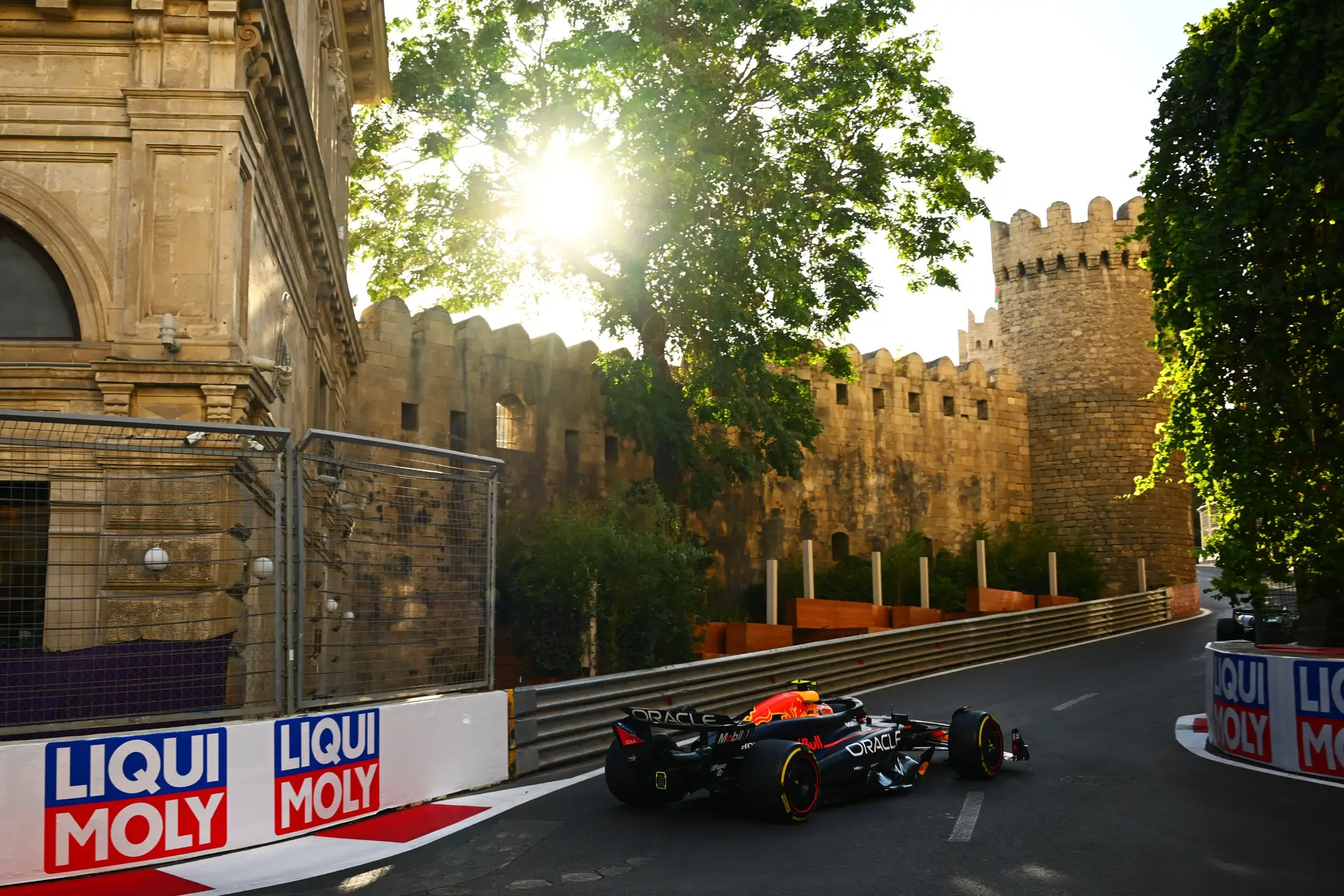 Optimistische Verstappen wijst nog wel op probleem: 'Dan kunnen we competitief zijn'