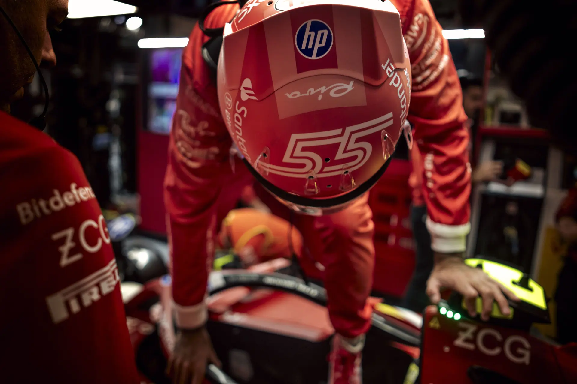 carlos sainz ferrari las vegas helm 12813 1