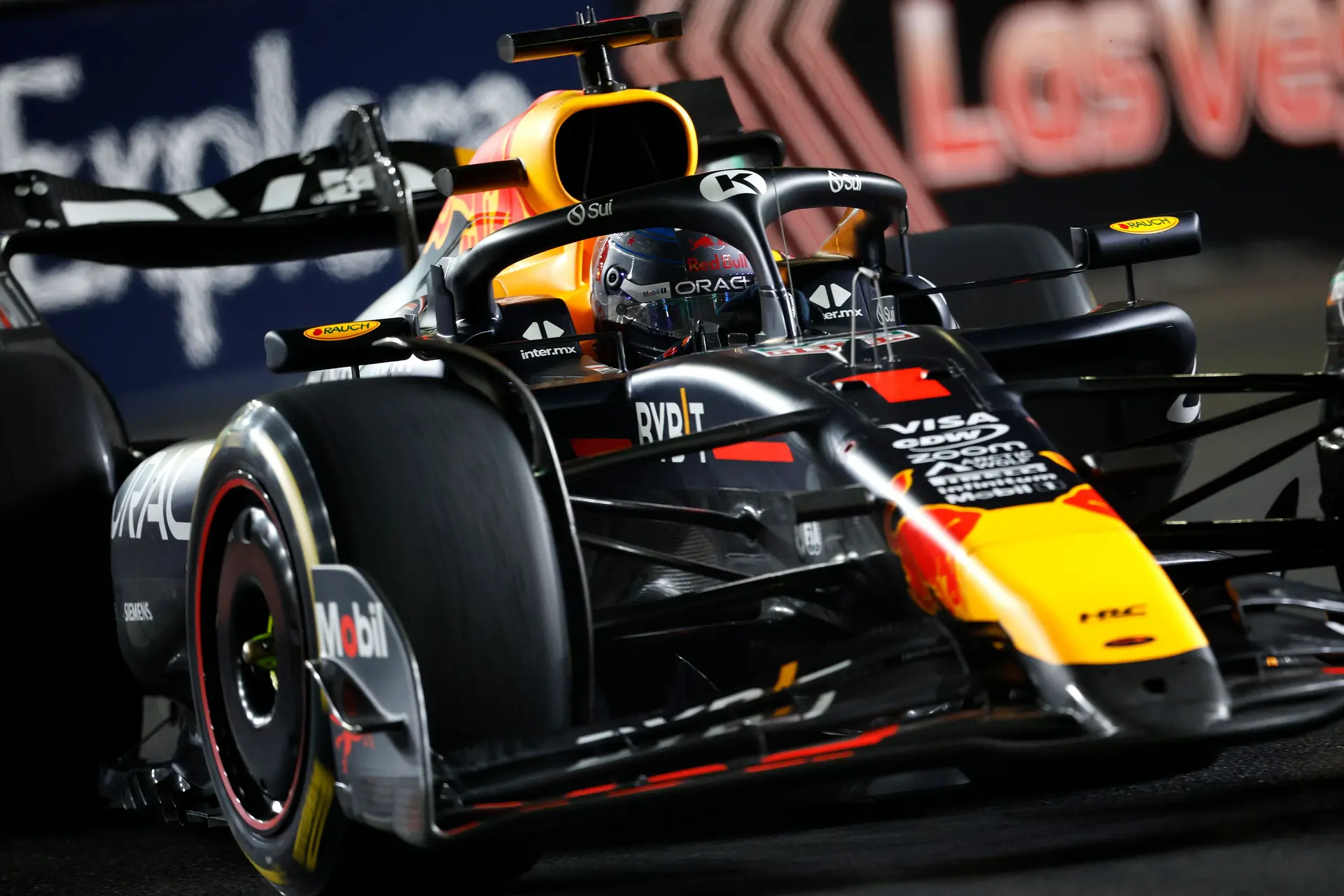 F1TV-analisten bejubelen Verstappen in koor: 'Lijkt wel een tovenaar'