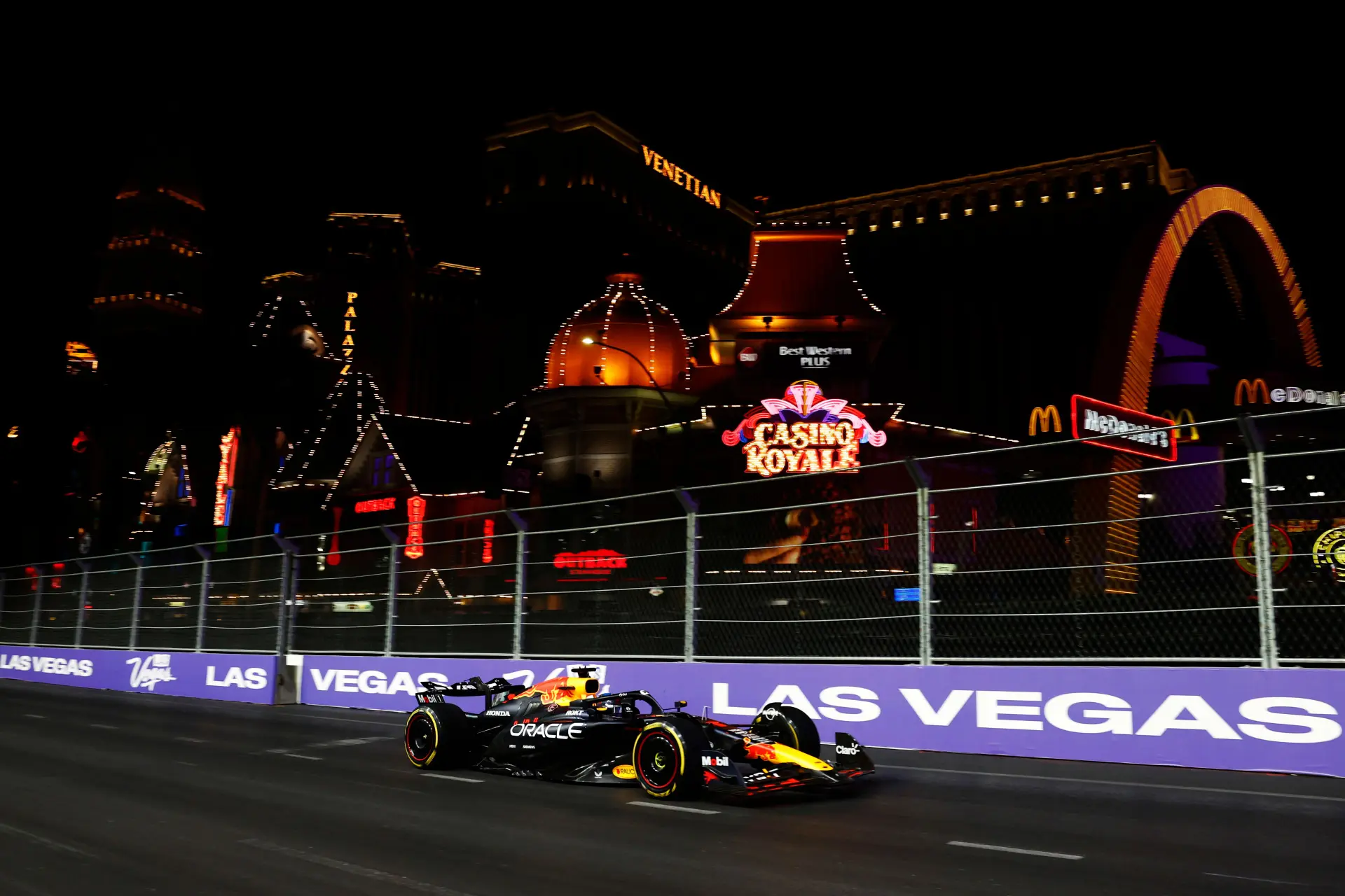 Boordradio's vrijdag GP Las Vegas | Lambiase met schouderklopje: 'Het draait om de racedag, Max'