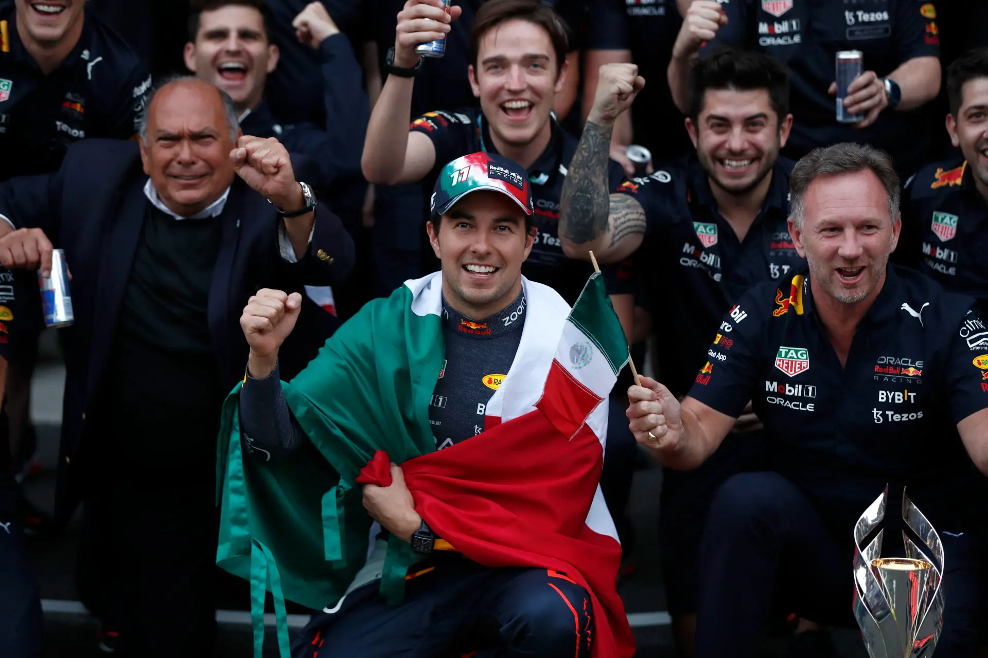 Papa Pérez vergelijkt zijn zoon met drie grote namen: 'Verdient een afscheid van een groots coureur'
