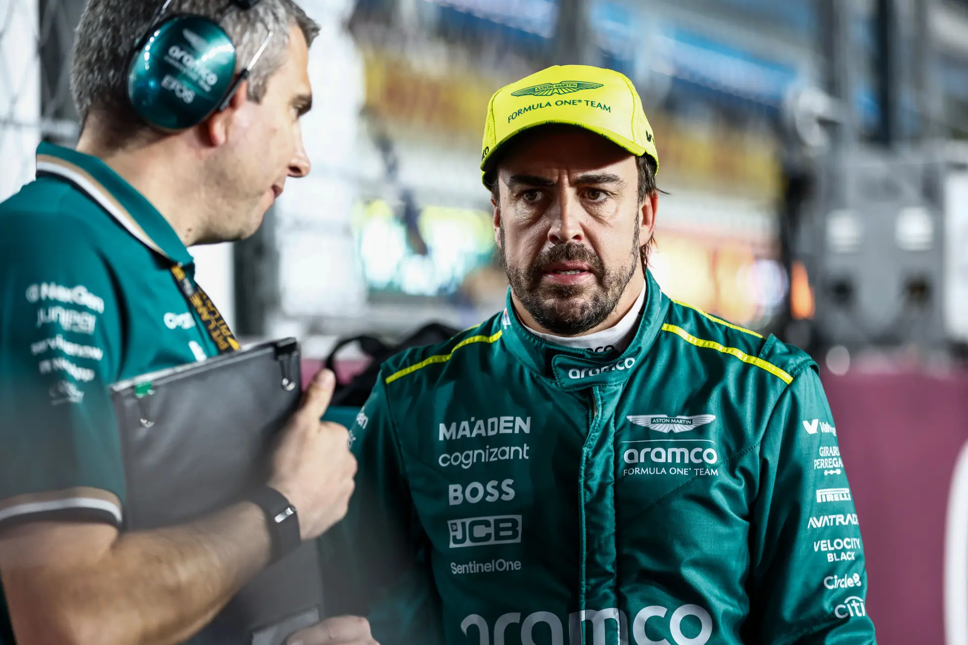 Alonso verdedigt Verstappen: 'Ik zou deze voorkeursbehandeling niet krijgen'