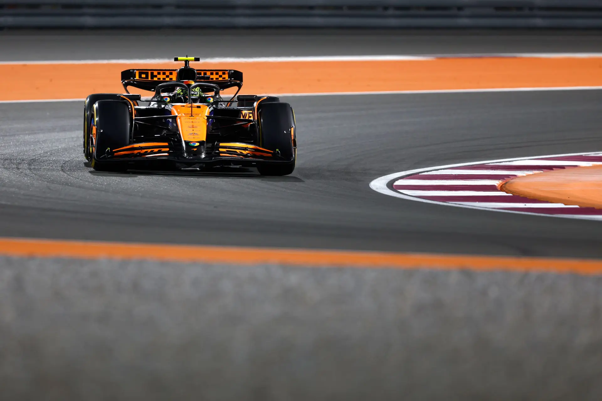 Verslag VT2 | Norris maakt McLaren favoriet, Red Bull moet hopen op een nieuw wonder
