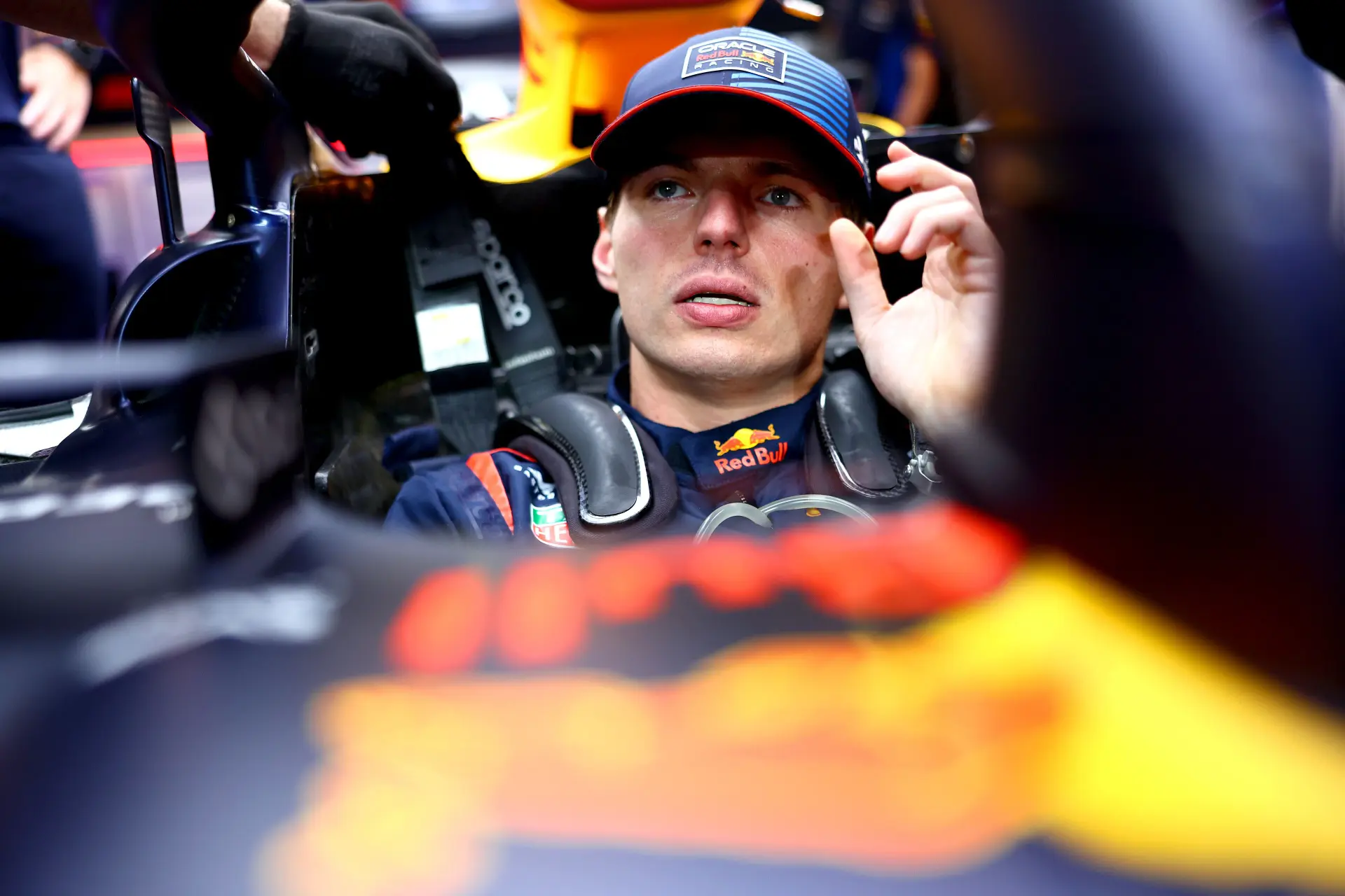 Teamgenoten lachen om eigenwijze Verstappen: 'Hij verwacht dat hij het betere idee heeft'