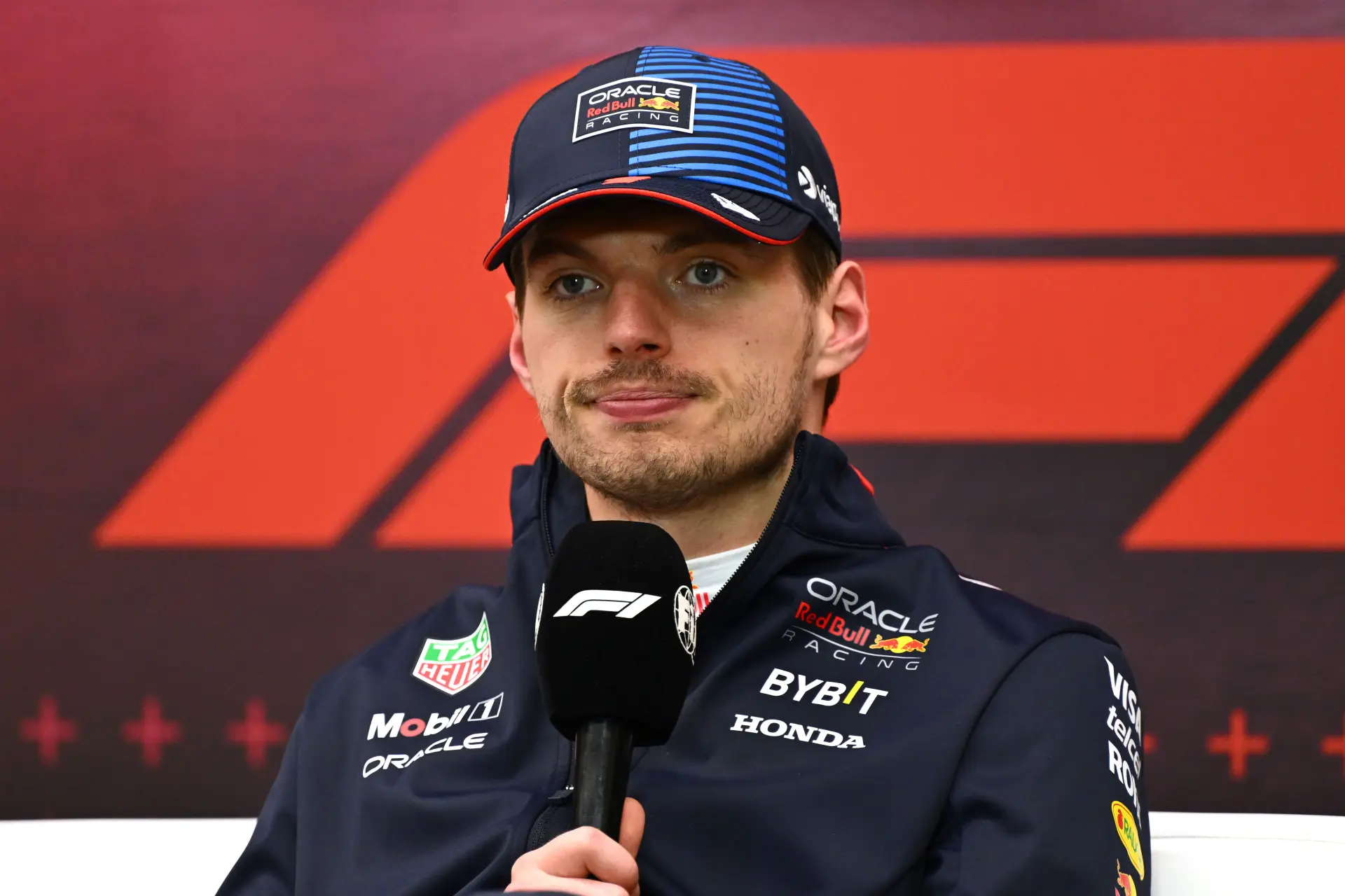 'Teams betalen liever honderd miljoen om een coureur af te kopen, dan dat ze Verstappen laten lopen'