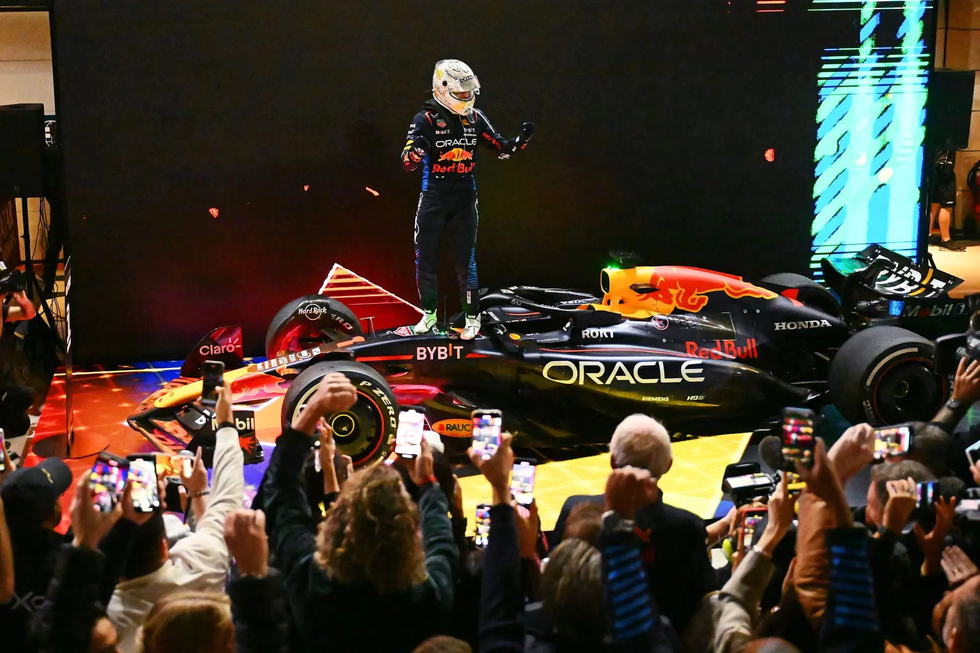Verstappen organiseert feest voor Red Bull-werknemers met indrukwekkende speech