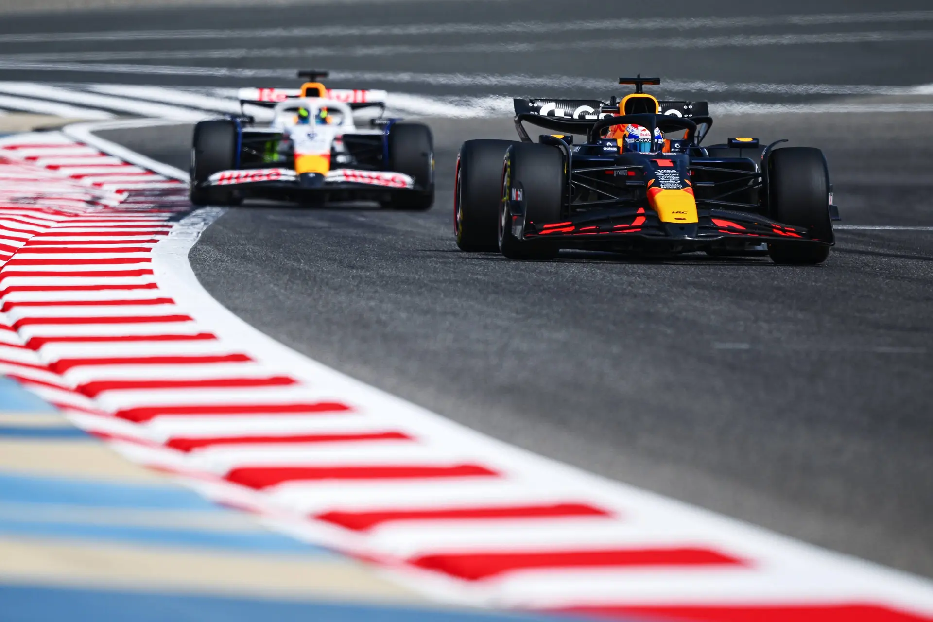 Schumacher verrast: 'Zou bijna zeggen dat Verstappen in Racing Bulls-auto voor WK strijdt'