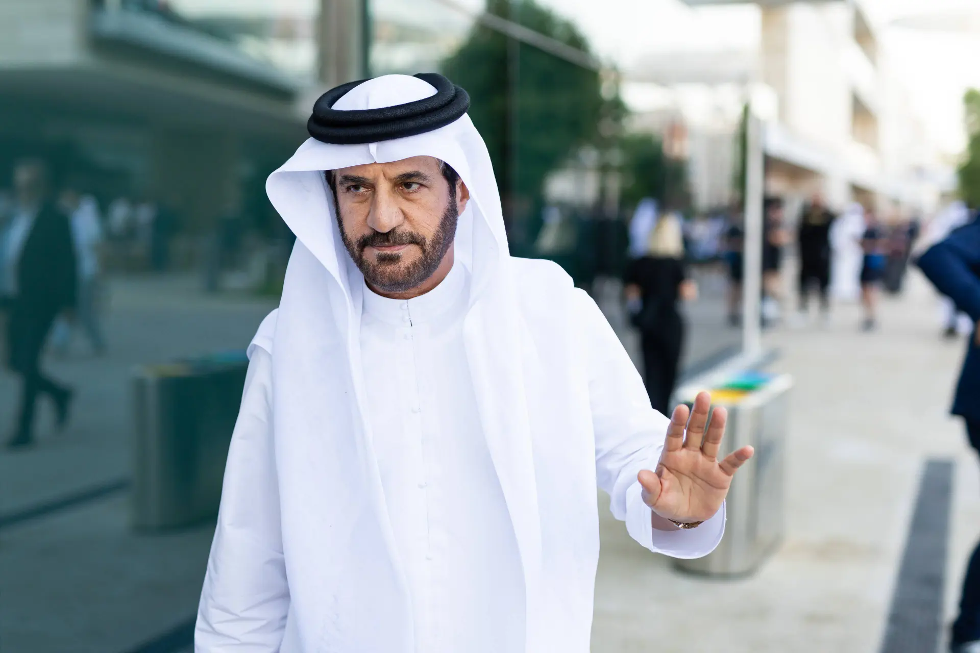 Ben Sulayem vindt dat hij meer geld hoort te verdienen dan Verstappen en Hamilton, Mol reageert