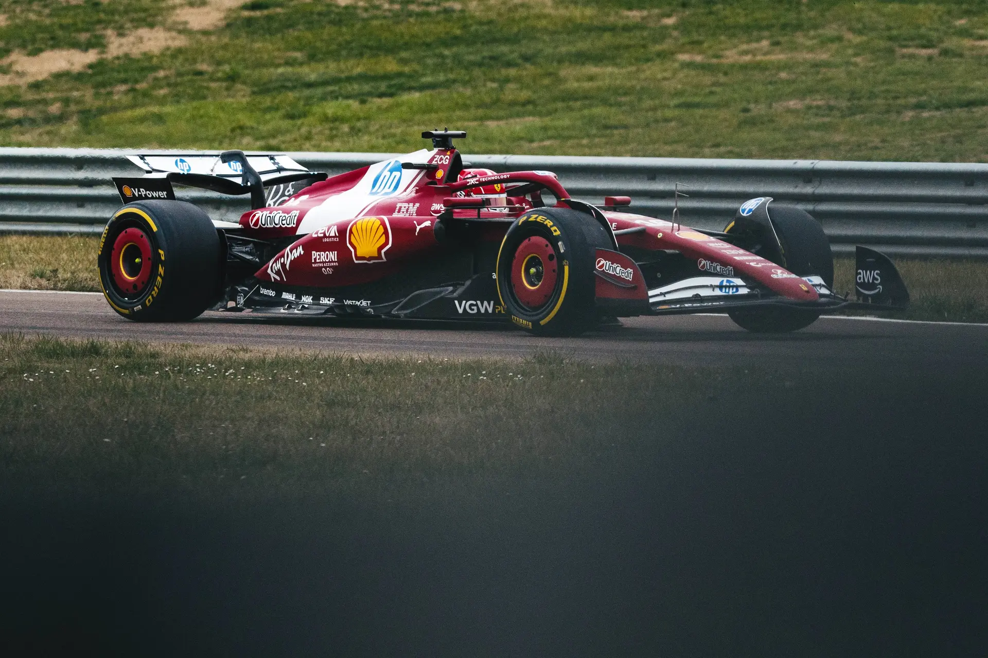 Ferrari houdt geen rekening met 'zeer ongeloofwaardig scenario': 'Vier teams vechten om de titel'
