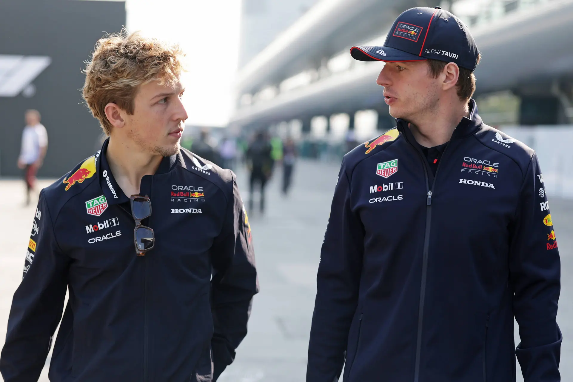 Analisten nemen het op voor Lawson: 'Ricciardo dacht niet dat hij Verstappen zou verslaan en verdween'