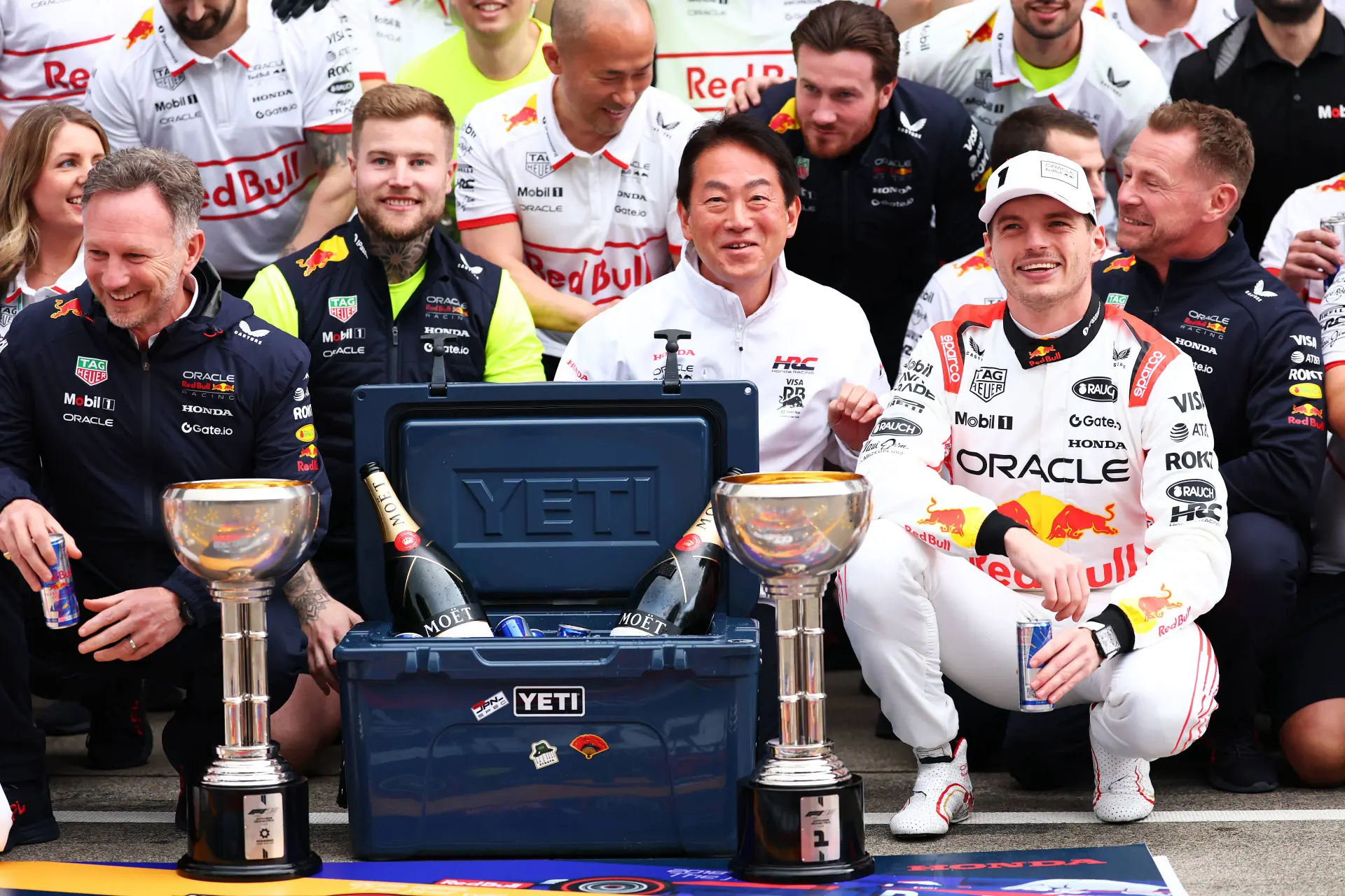 Verstappen wordt met Senna op voetstuk geplaatst door Honda-directeur: 'Ongelofelijk populair'