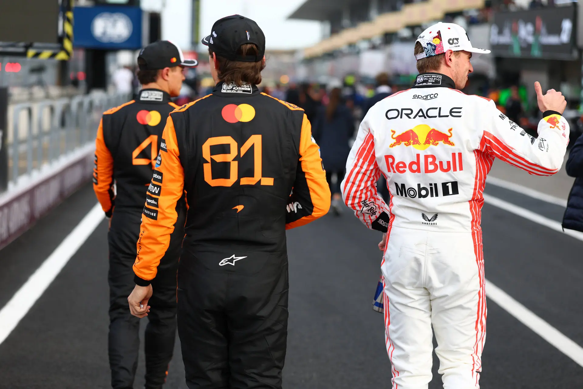 Valsecchi is stiekem Norris-fan: 'Zeg tegen Verstappen dat hij veel agressiever moet zijn met Piastri'