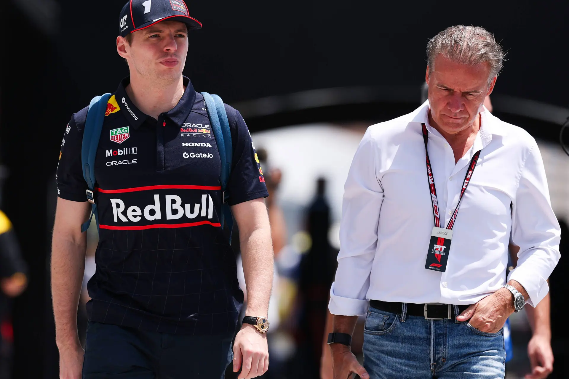 Verstappen verkent mogelijkheden om raceteam over te nemen: 'Dan moet echt alles kloppen'