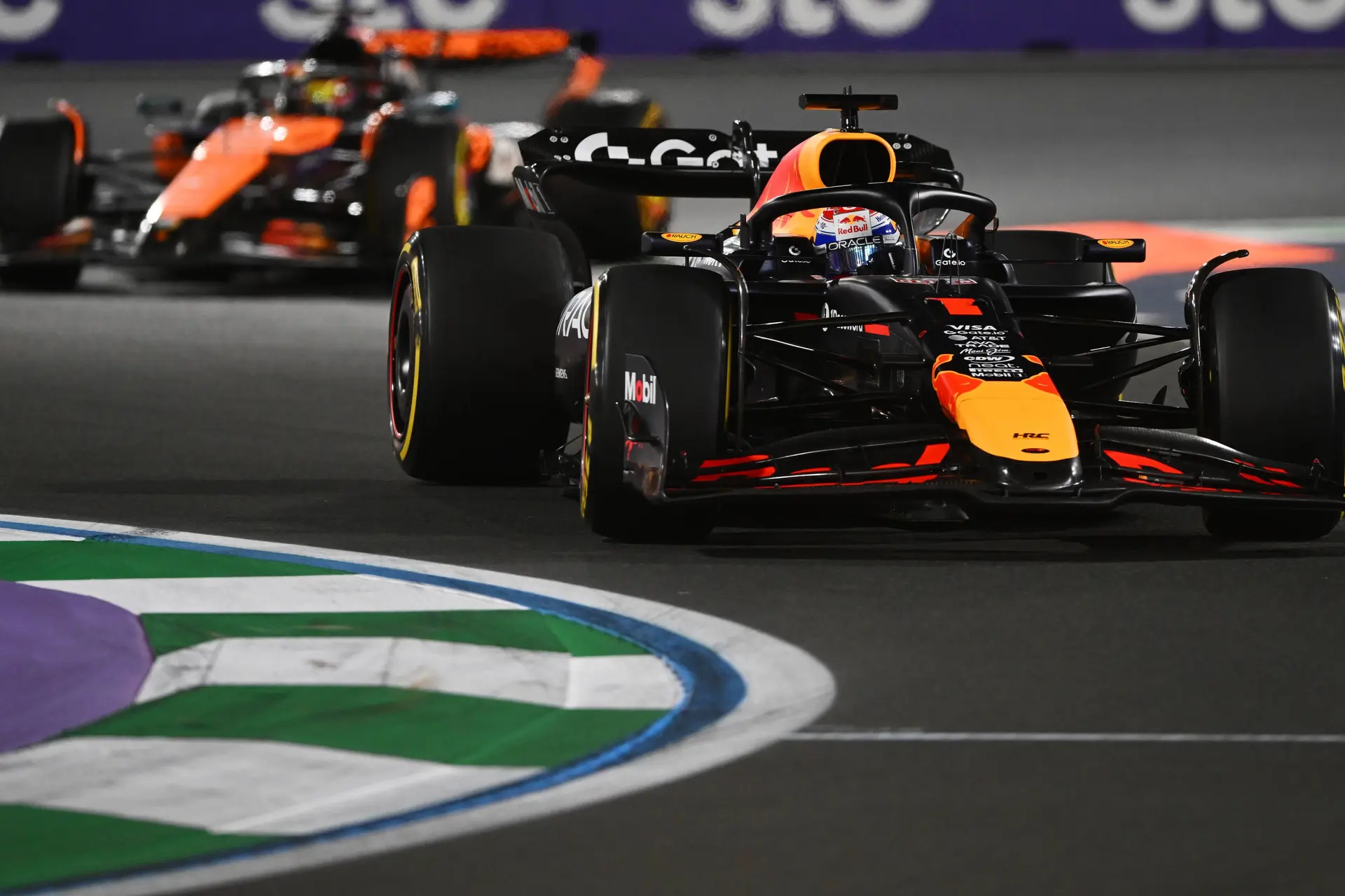 Van Buren denkt te weten waarom McLaren de voorsprong gedurende het weekend niet vast weet te houden