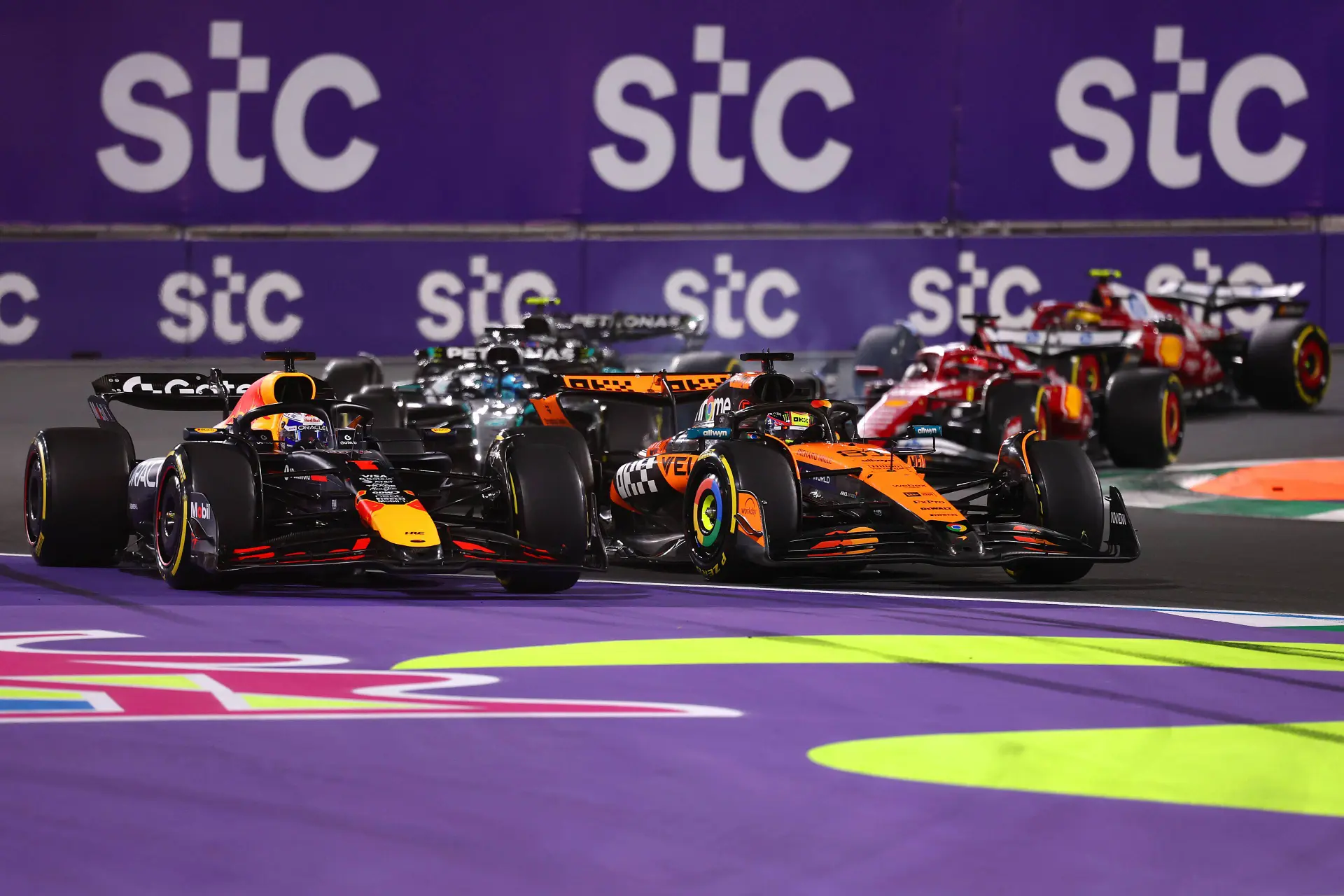 Wedstrijdleiding spaarde Verstappen met zijn tijdstraf: 'Verzachtende omstandigheden'