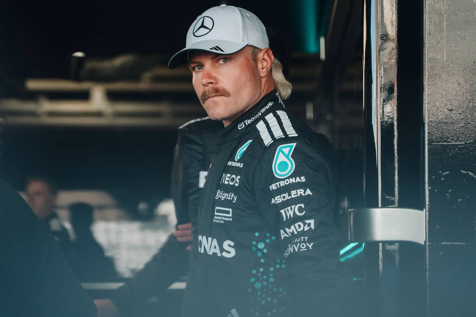 Bottas heeft een vraag over de RB21: 'Verstappen presteert bijna beter dan auto toelaat'