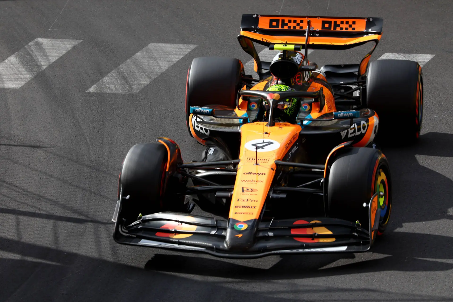 Norris vreesde in de slotfase nog even voor Verstappen: 'Dan had hij gewonnen'