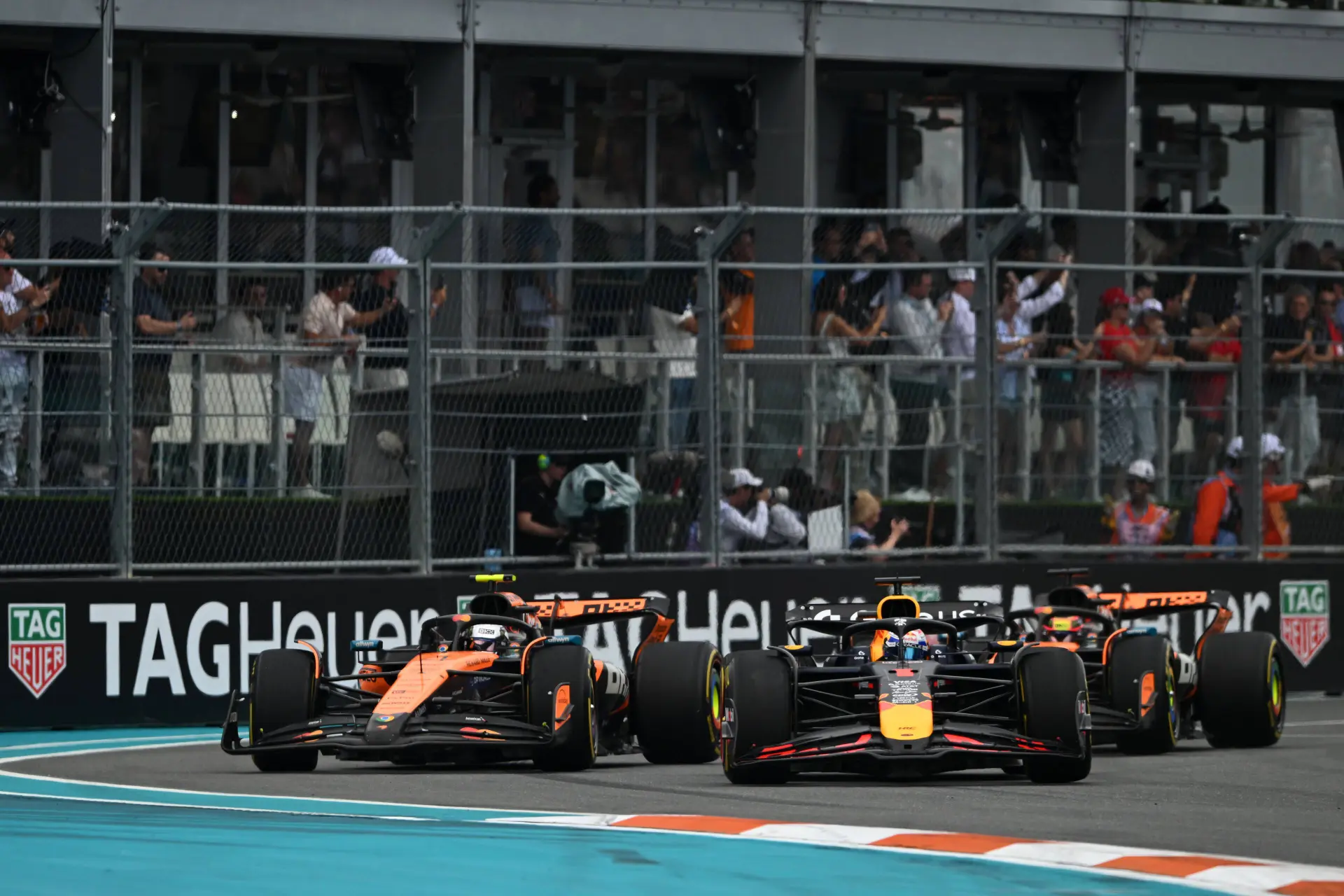 Norris neemt Verstappen nog wat meer onder vuur: 'Hij racet niet heel erg slim'