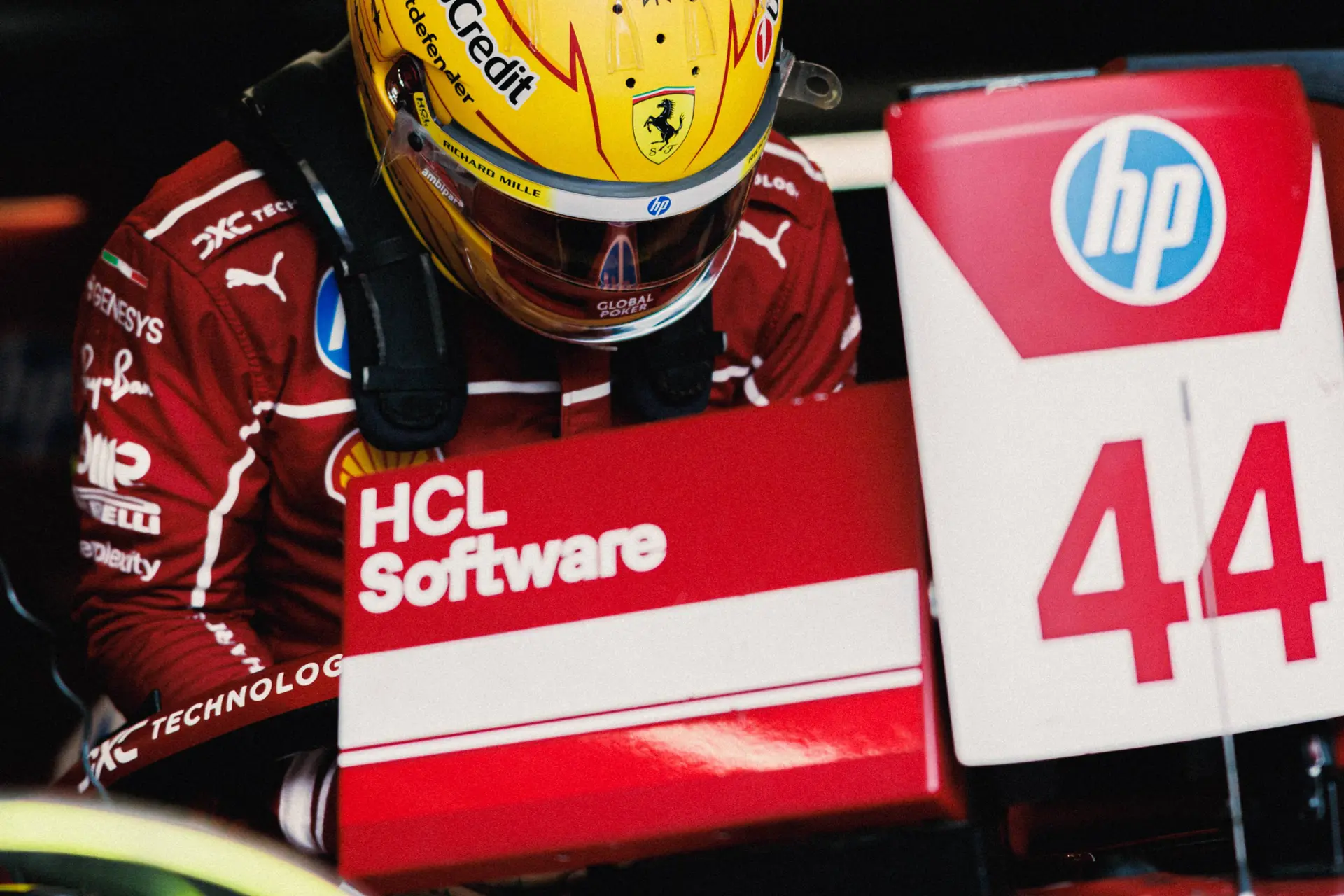 Hamilton ziet het somber in voor Ferrari: 'Dat zal al een hele uitdaging worden'