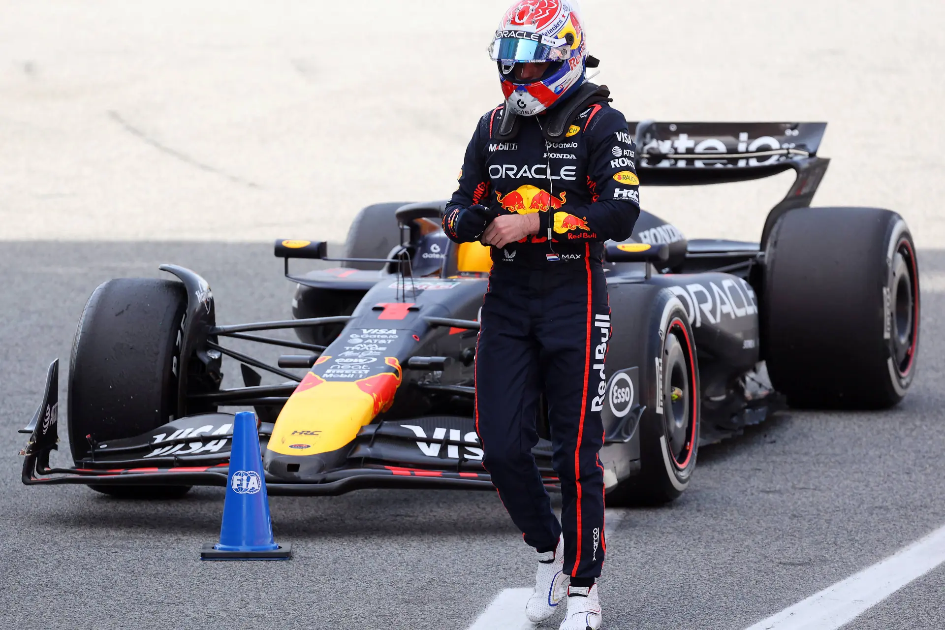 Viaplay-analist klaar met geruchten over contract Verstappen: ‘De rest lult uit zijn nek, punt’